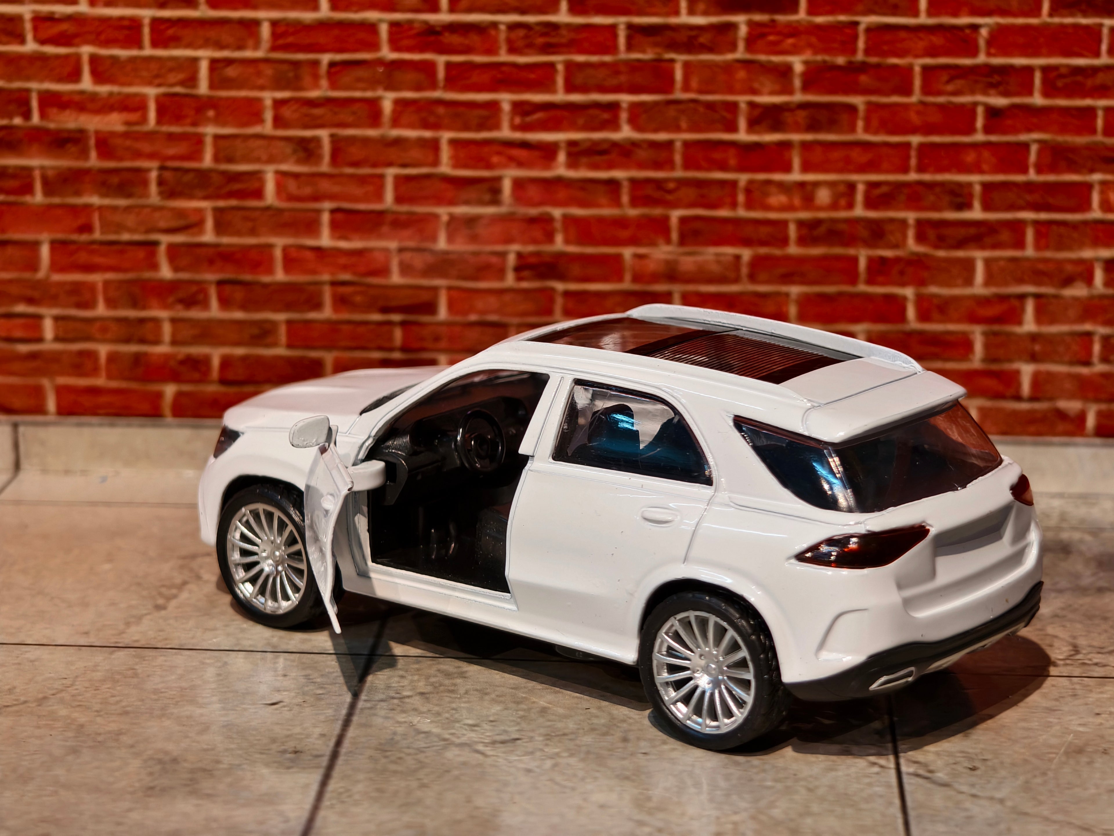 Mercedes-Benz GLE 1:43 SCALE