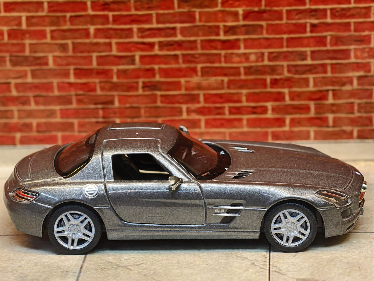 Kinsmart Official Licensed Mercedes Benz SLS AMG 1:36 Scale