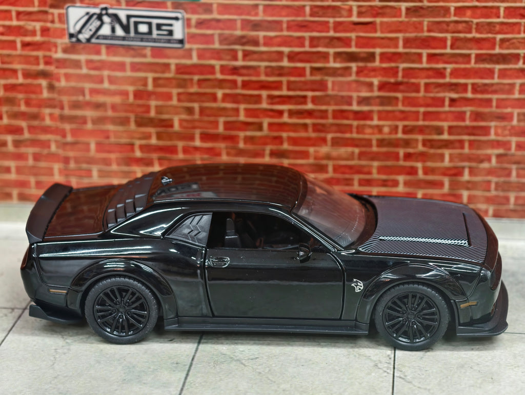 Dodge Challenger SRT 1:32 Scale