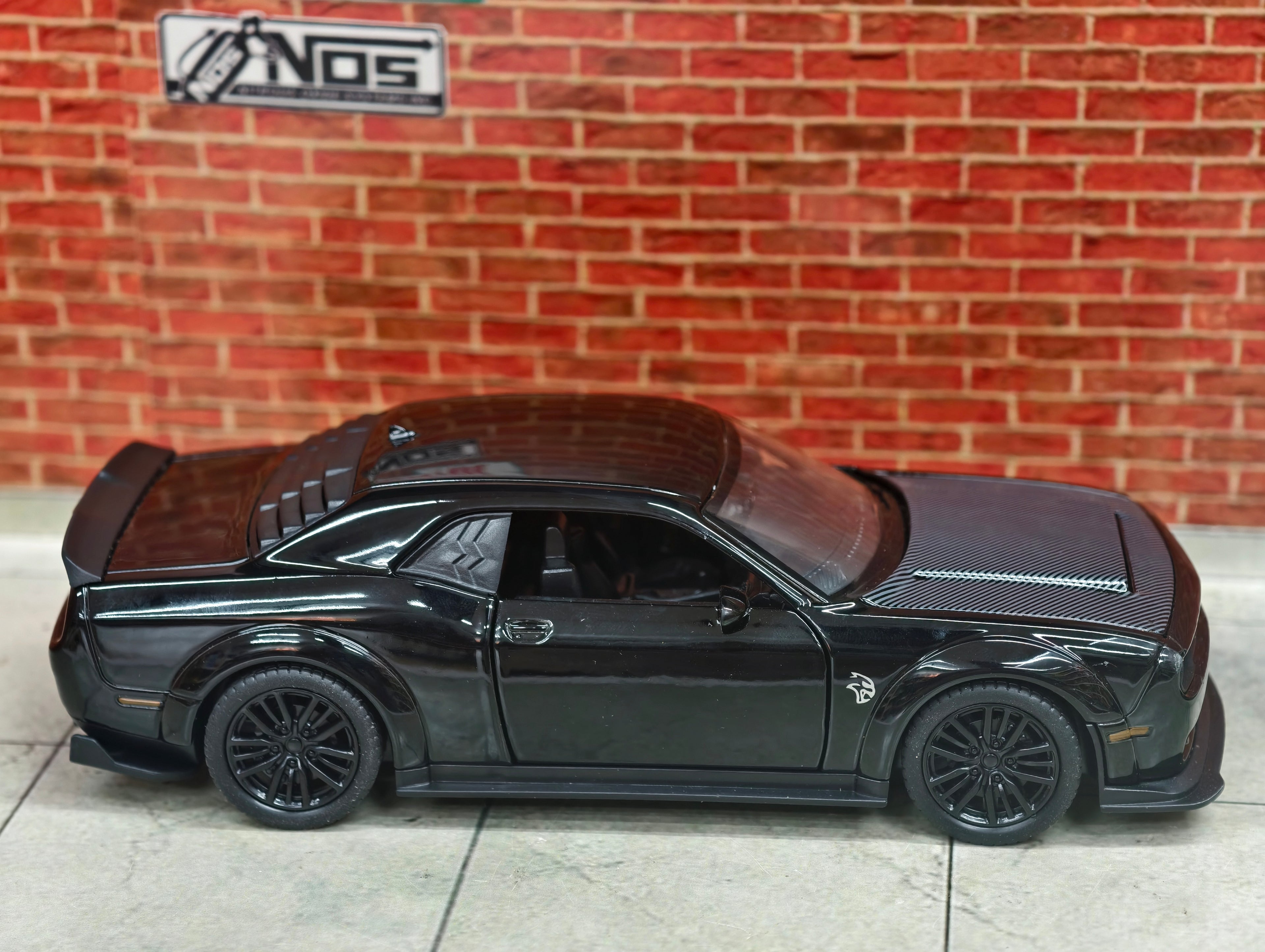 Dodge Challenger SRT 1:32 Scale