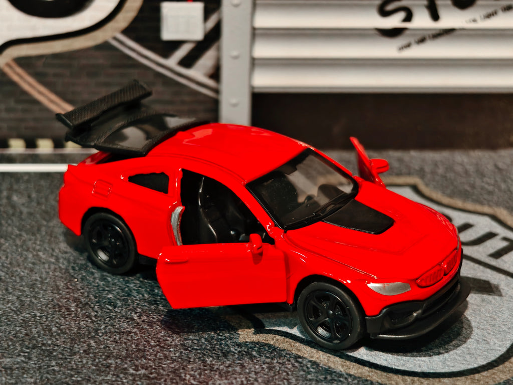 BMW M4 F82 Generation 1:64 Scale Premium Detailing