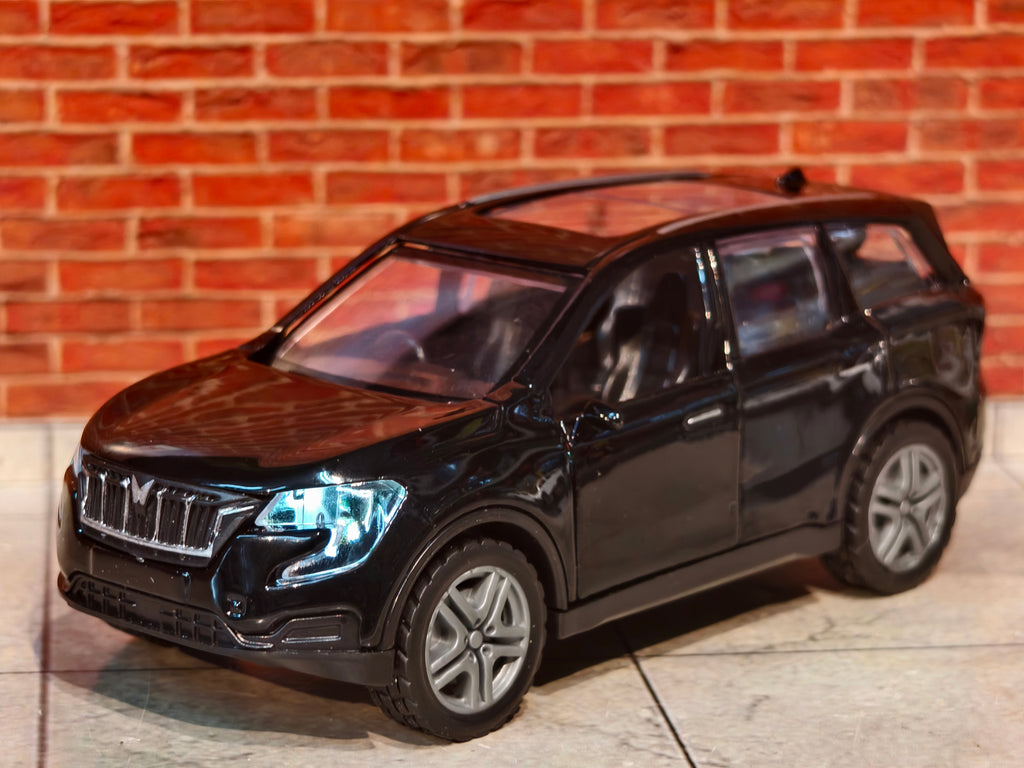 Mahindra XUV 700 1:36 Scale Premium Detailing
