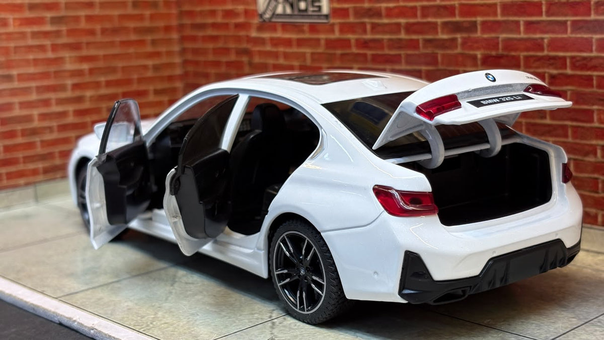 QY Official Licensed BMW 3 Series  LCI 1:24 Scale Premium Detailing