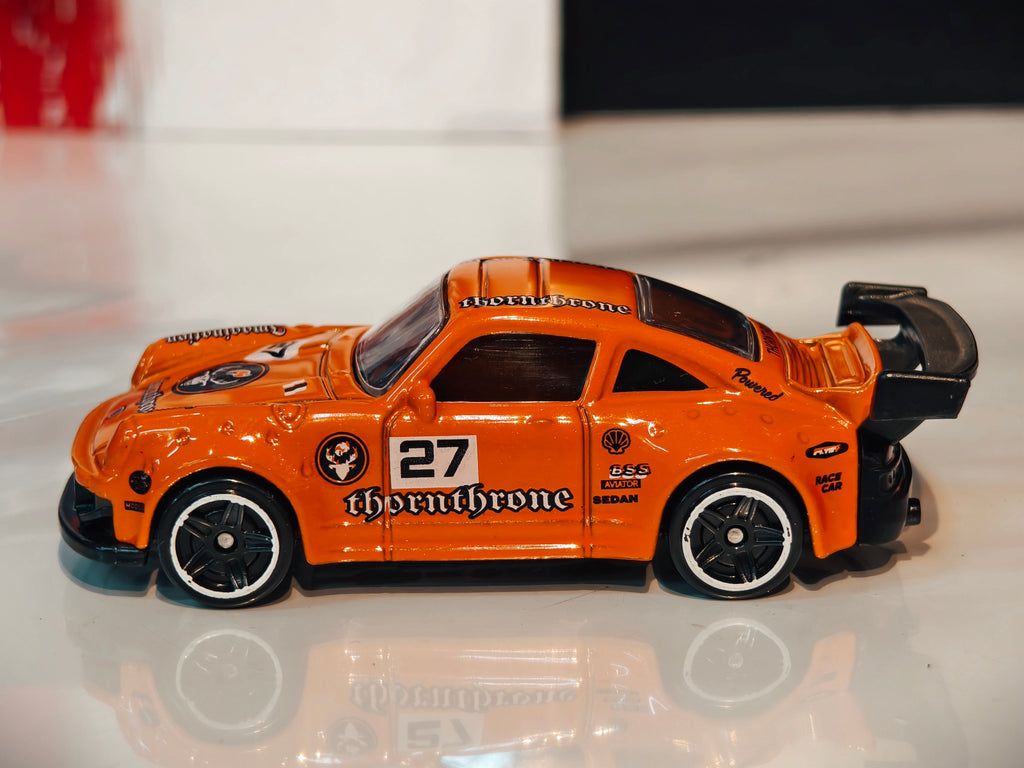 Porsche 911 Turbo 930 1:64 in Acrylic Box