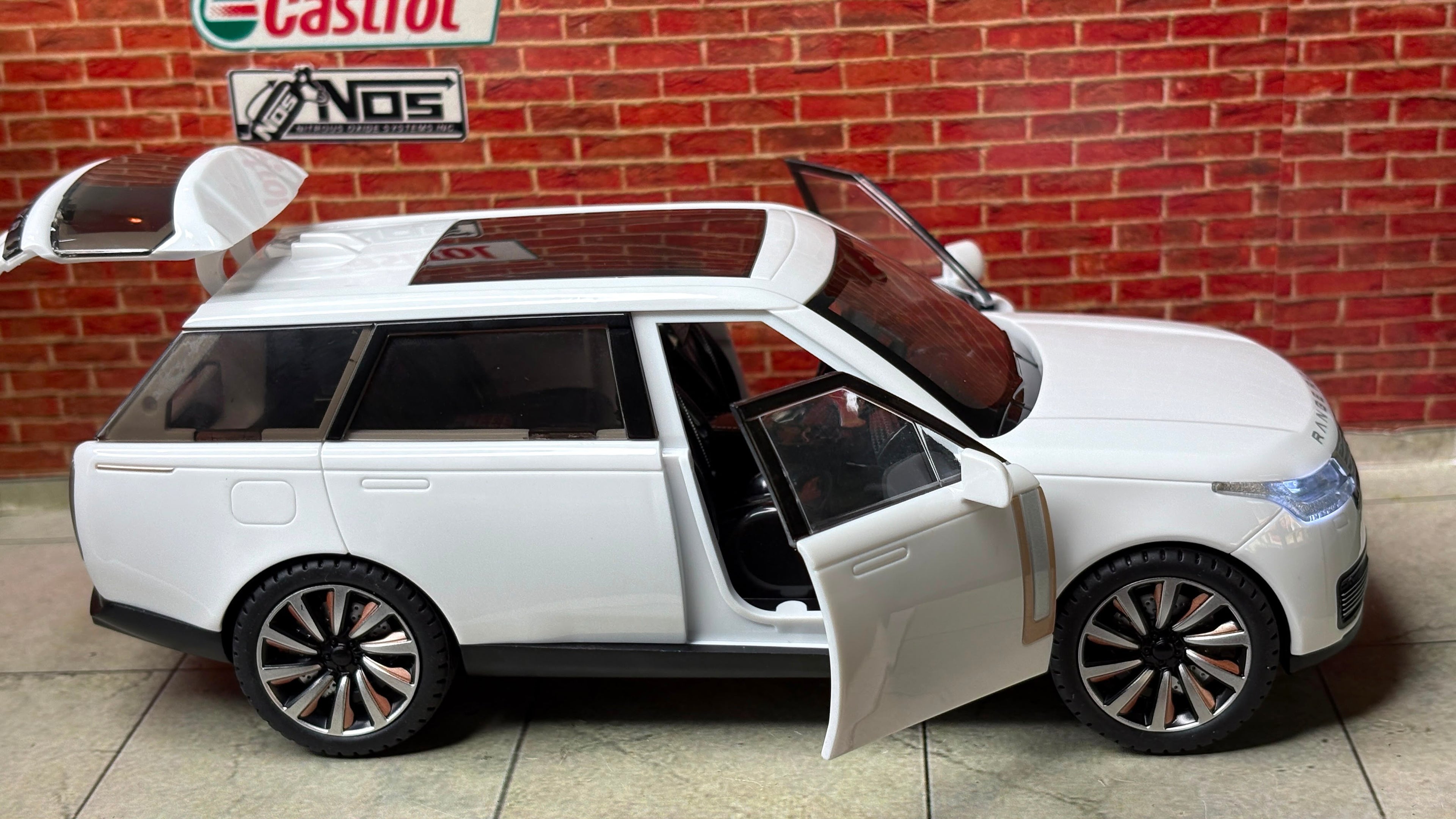 Range Rover L460 1:24 ABS Premium Detailing