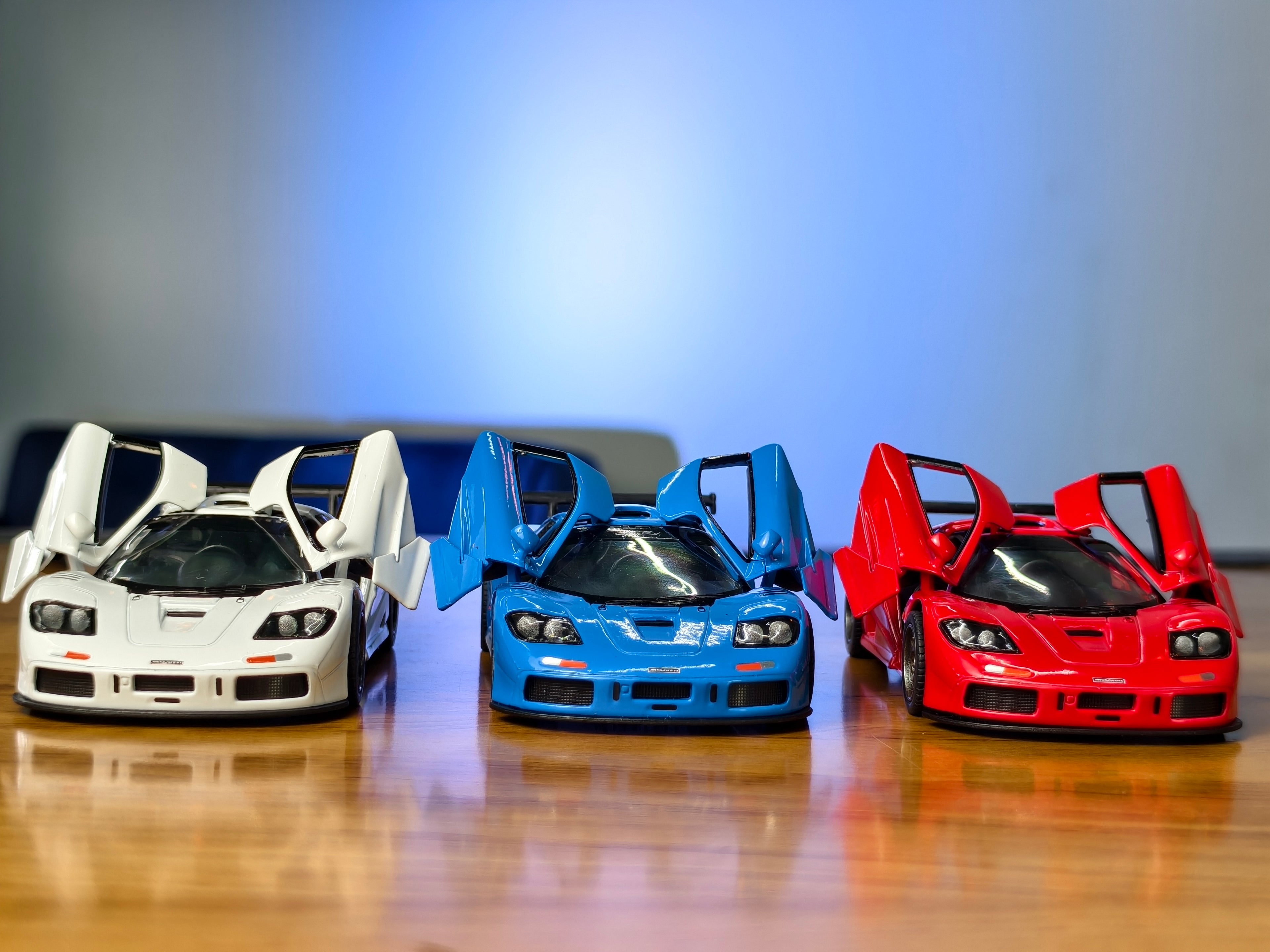 Kinsmart Official Licensed 1995 McLaren F1 GTR 1:34 Scale