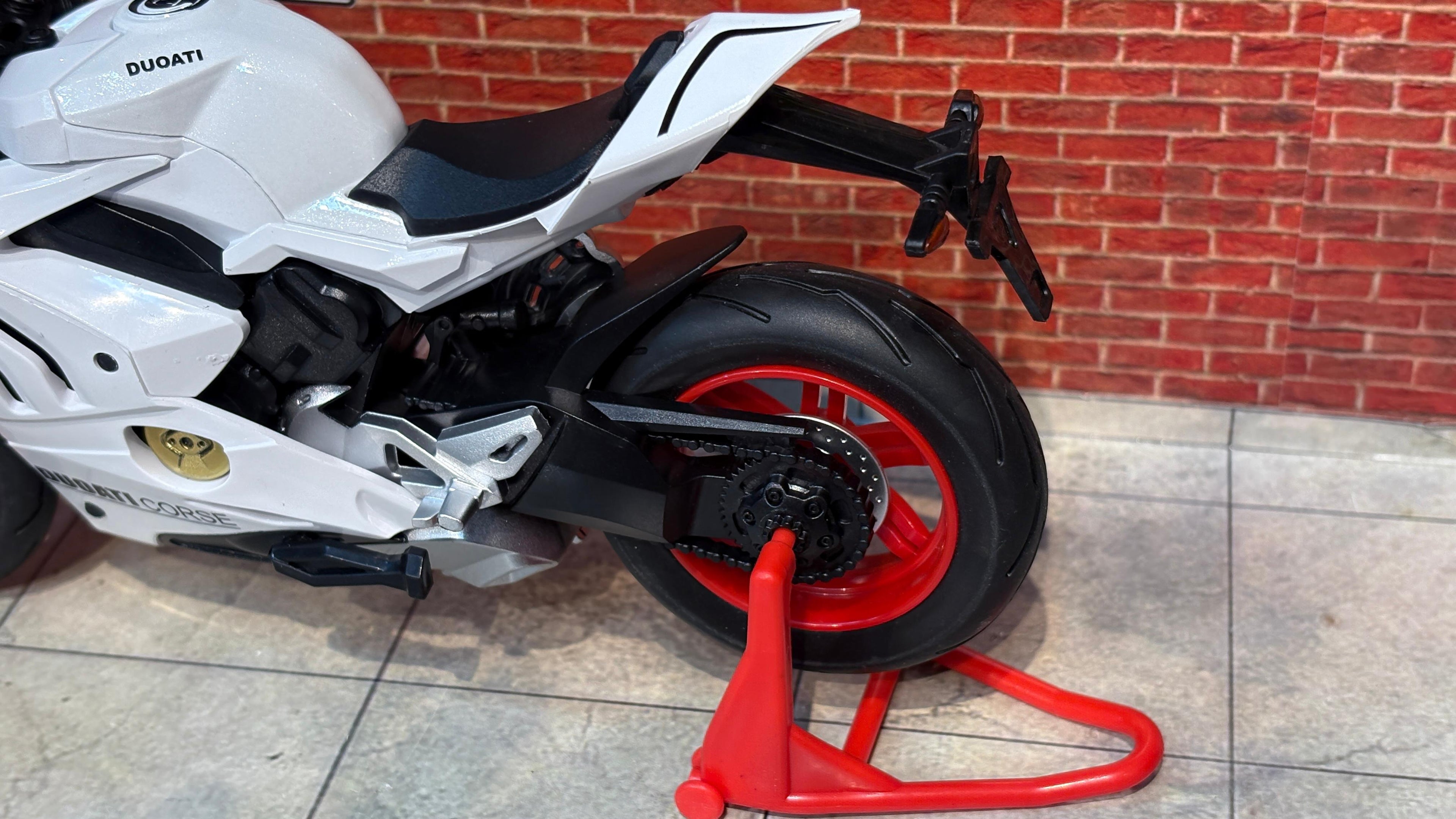 Ducati Panigale V4 1:10 scale with Paddock Stand