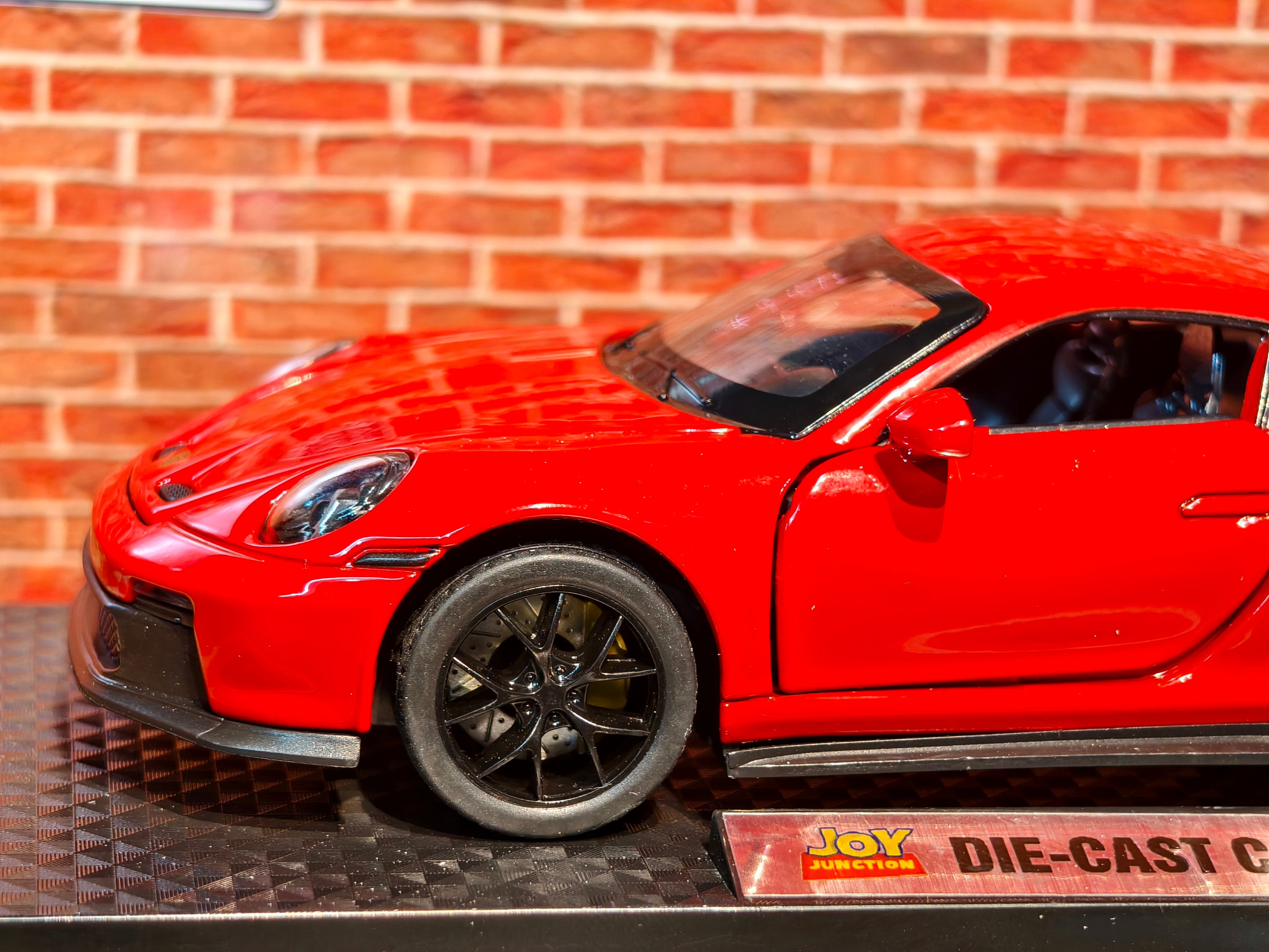 Porsche 911 GT3 RS (992 generation) 1:32 Scale Premium Detailing