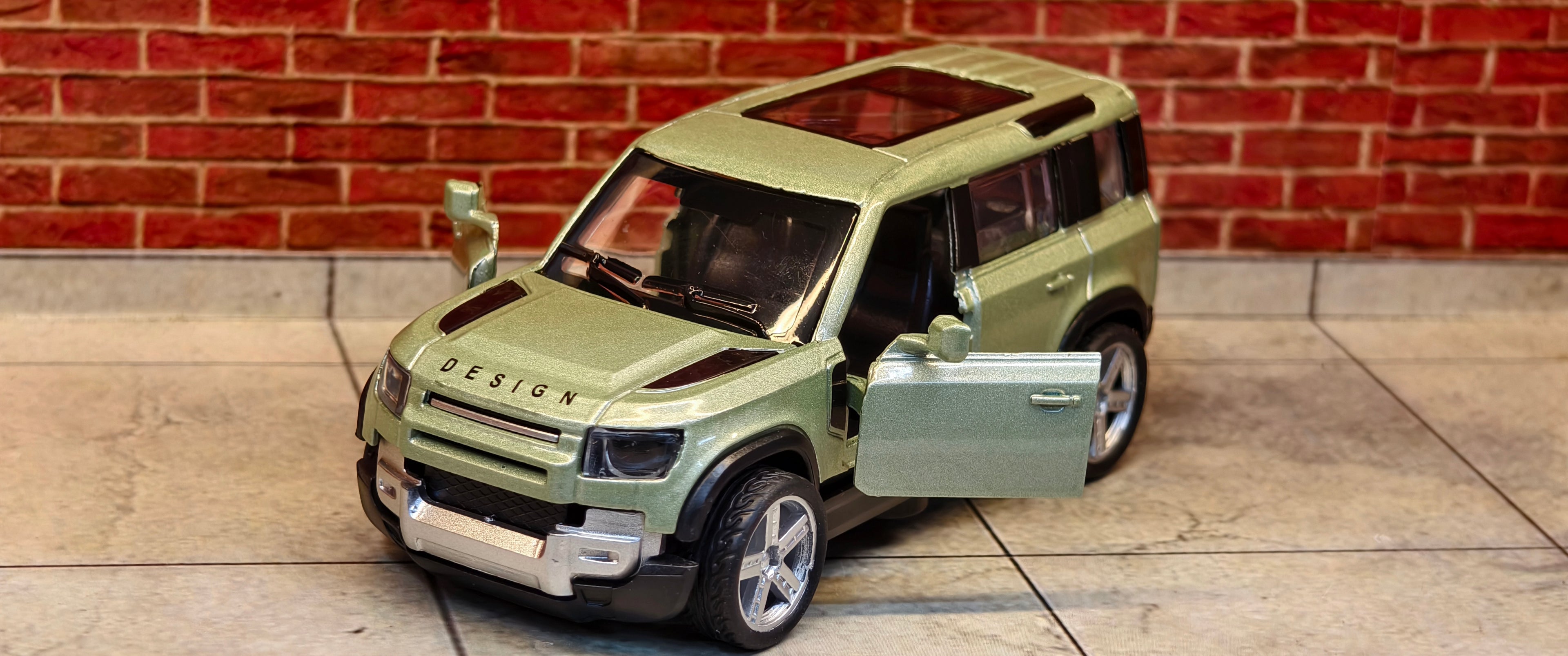 Land Rover Defender 110 1:43 Scale