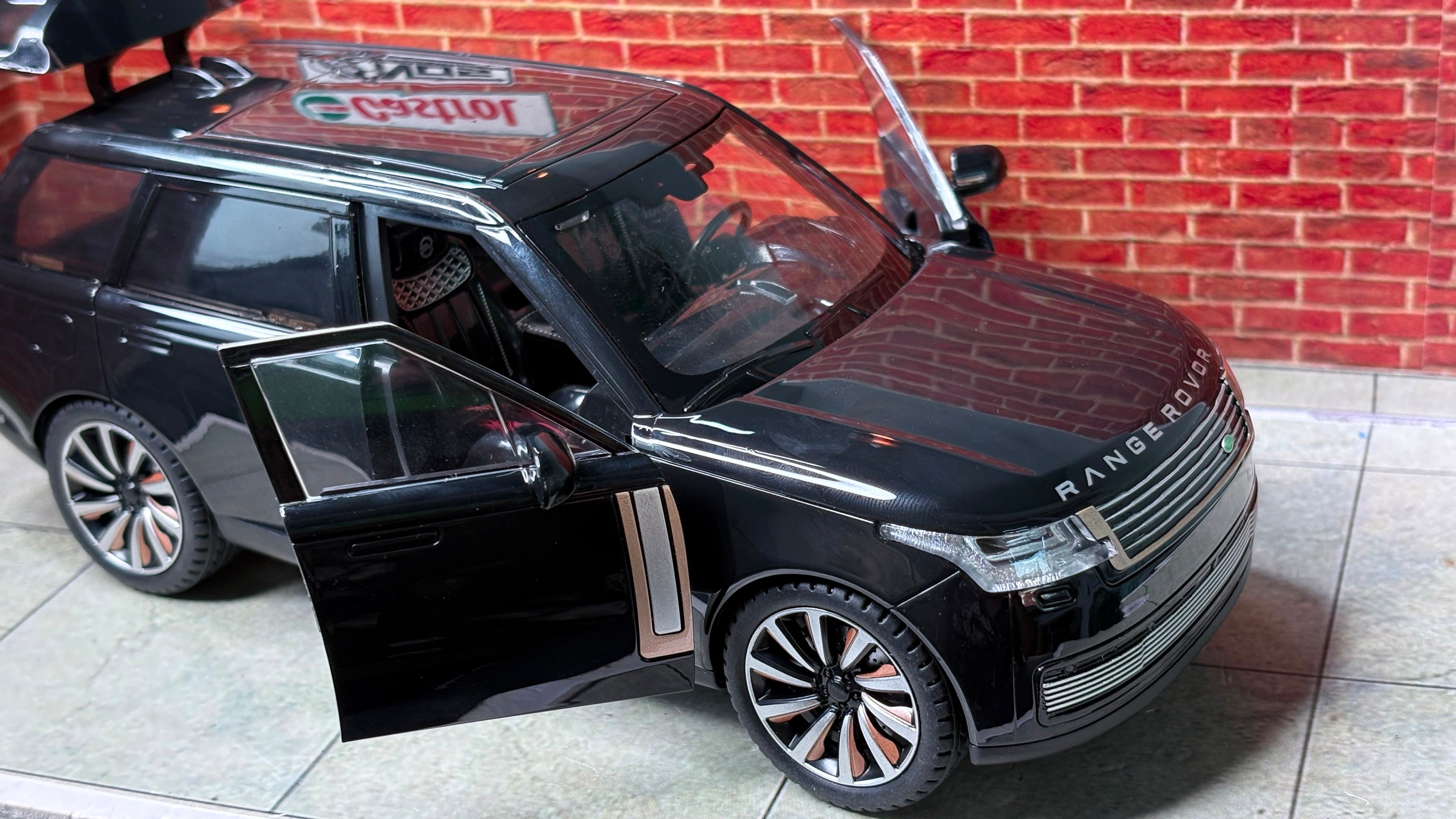 Range Rover L460 1:24 ABS Premium Detailing