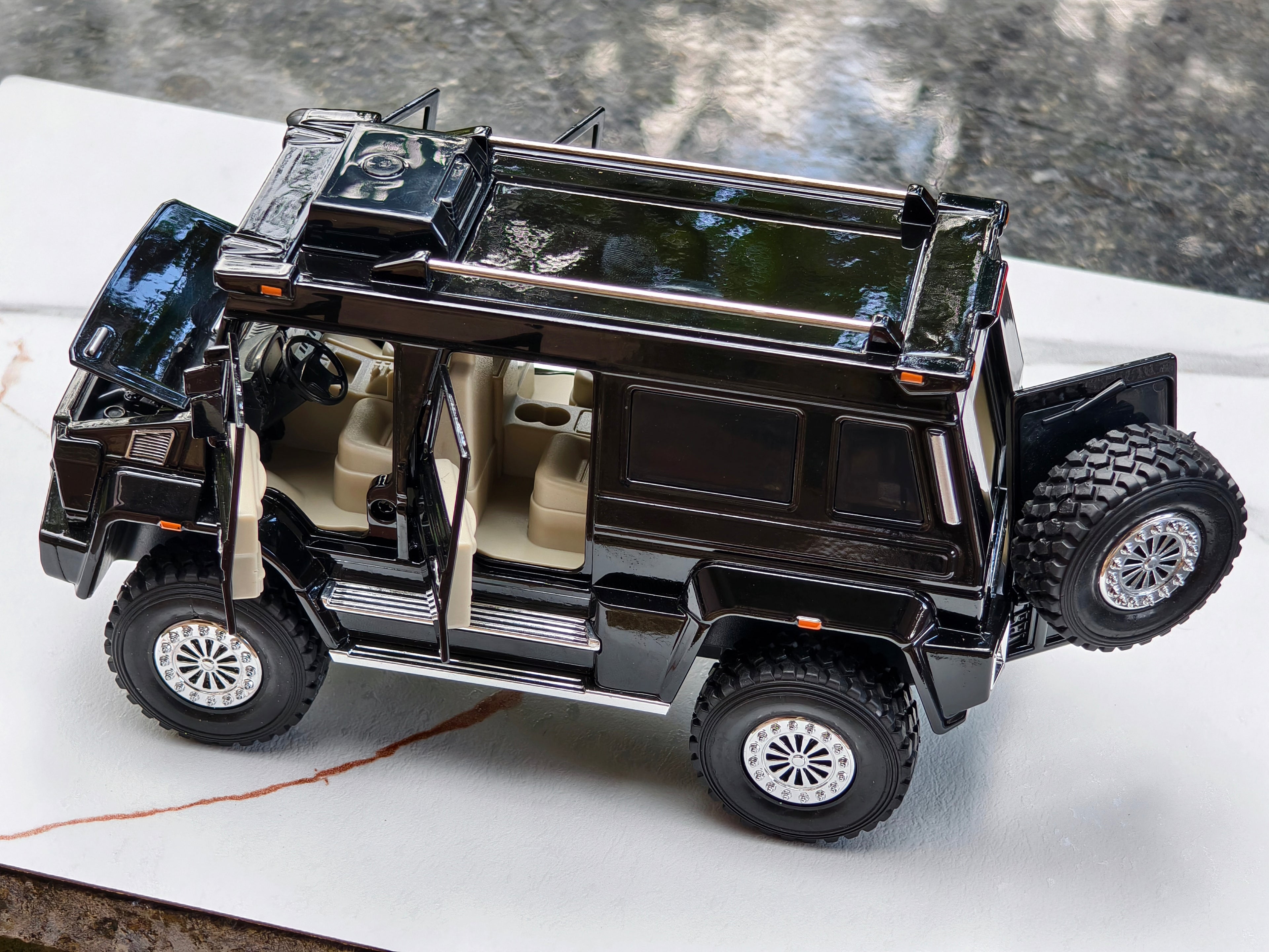 Mercedes Unimog 1:24 Scale Premium Detailing