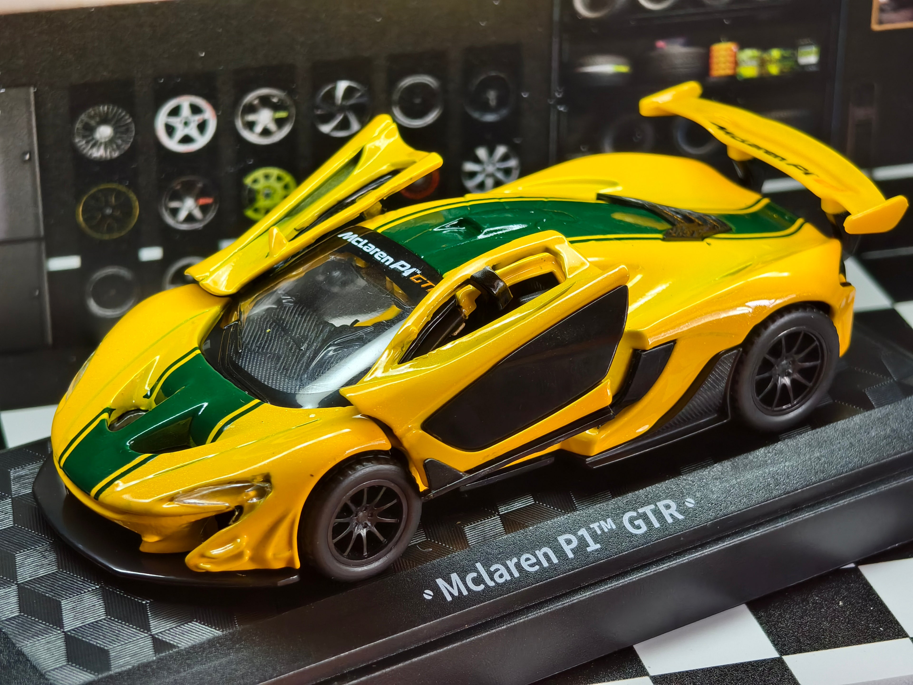 CCA Official Licensed McLaren P1 GTR 1:40 Scale in Acrylic Box