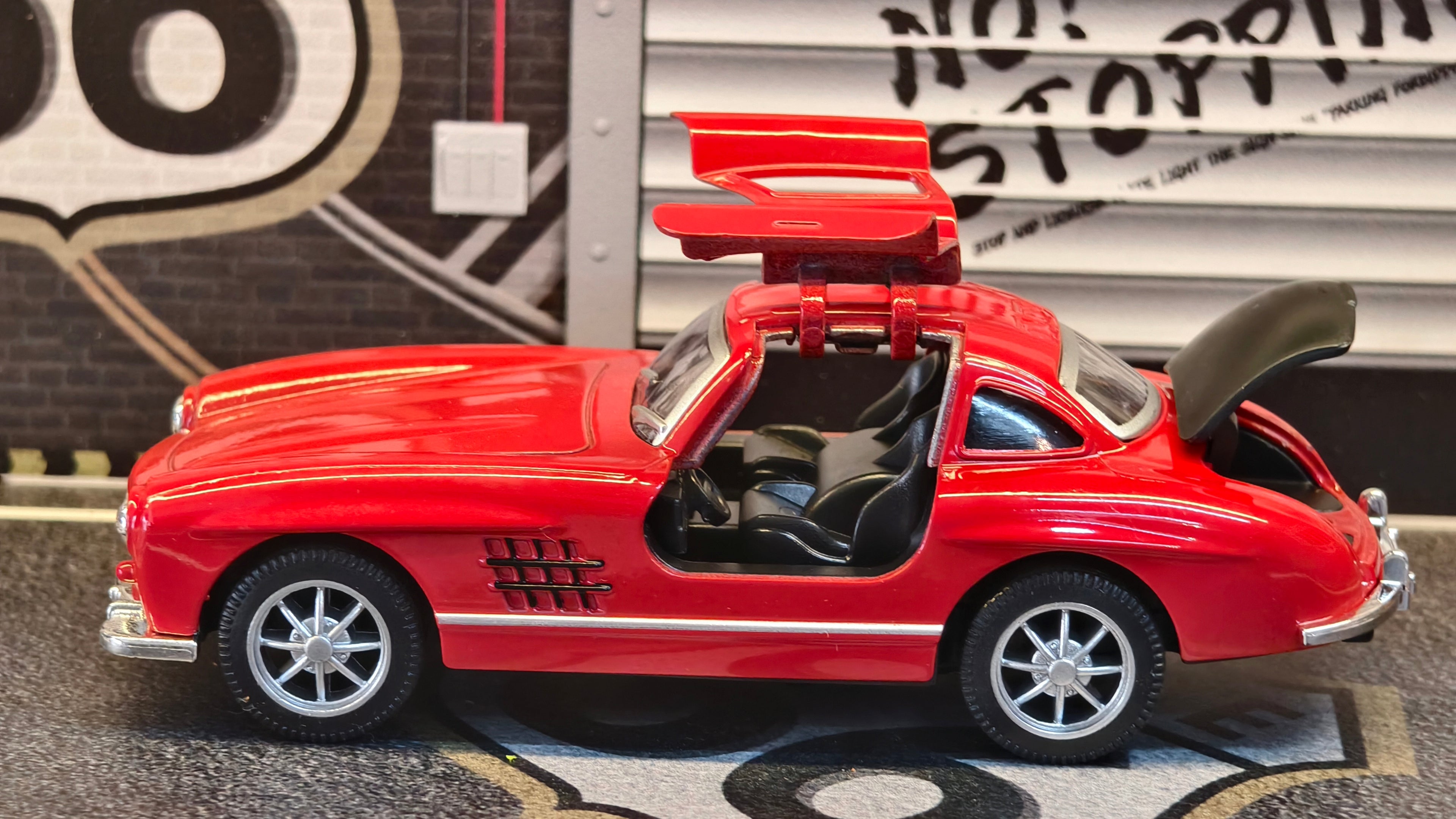 Mercedes Gullwing SL 300 1:36 Scale