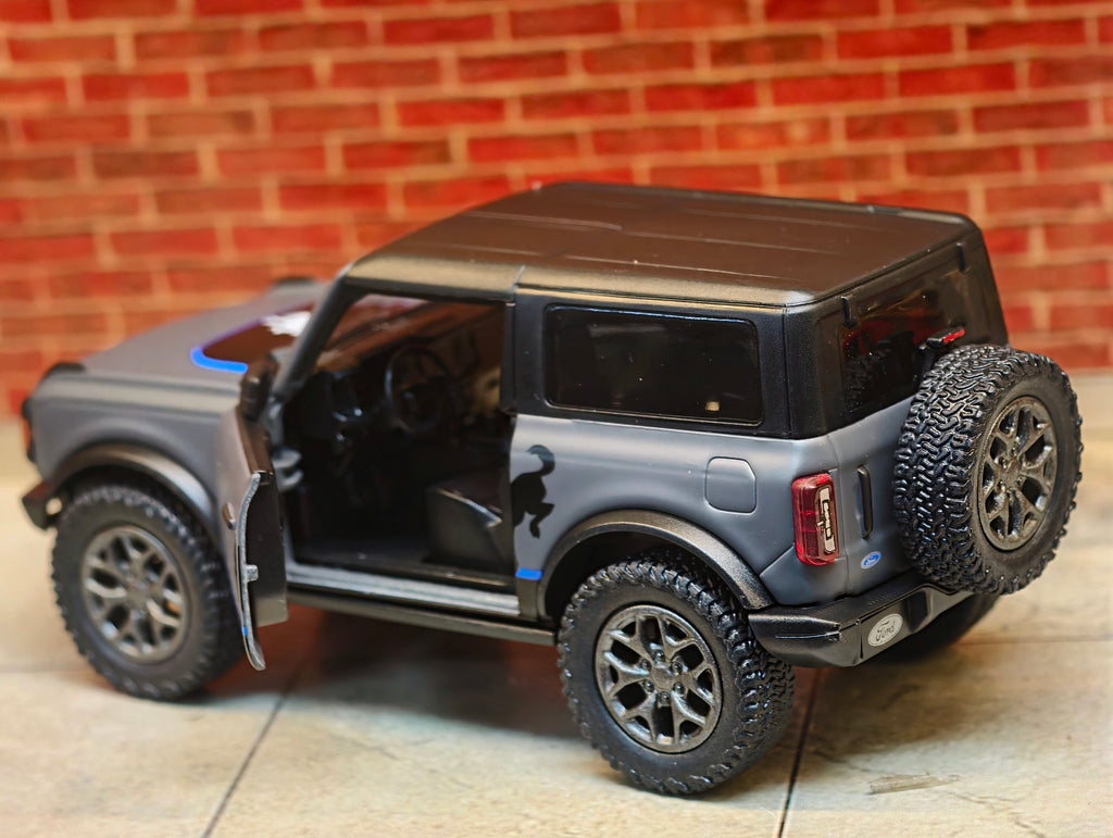 Kinsmart Official Licensed  2022 Ford Bronco 1:38 Scale