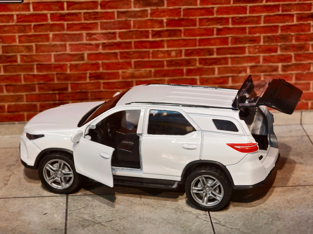Fortuner 1:36 Scale 3 Door Openable with Light & Sound