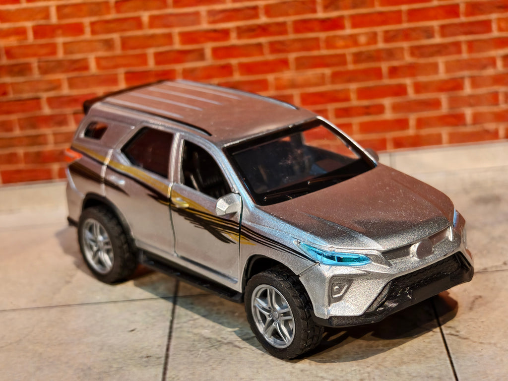 Fortuner 1:36 Scale 3 Door Openable with Light & Sound