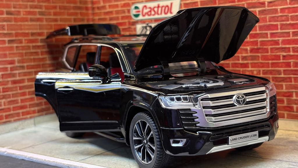 QY Official Licensed Toyota Land Cruiser LC300 1:24 Premium Detailing