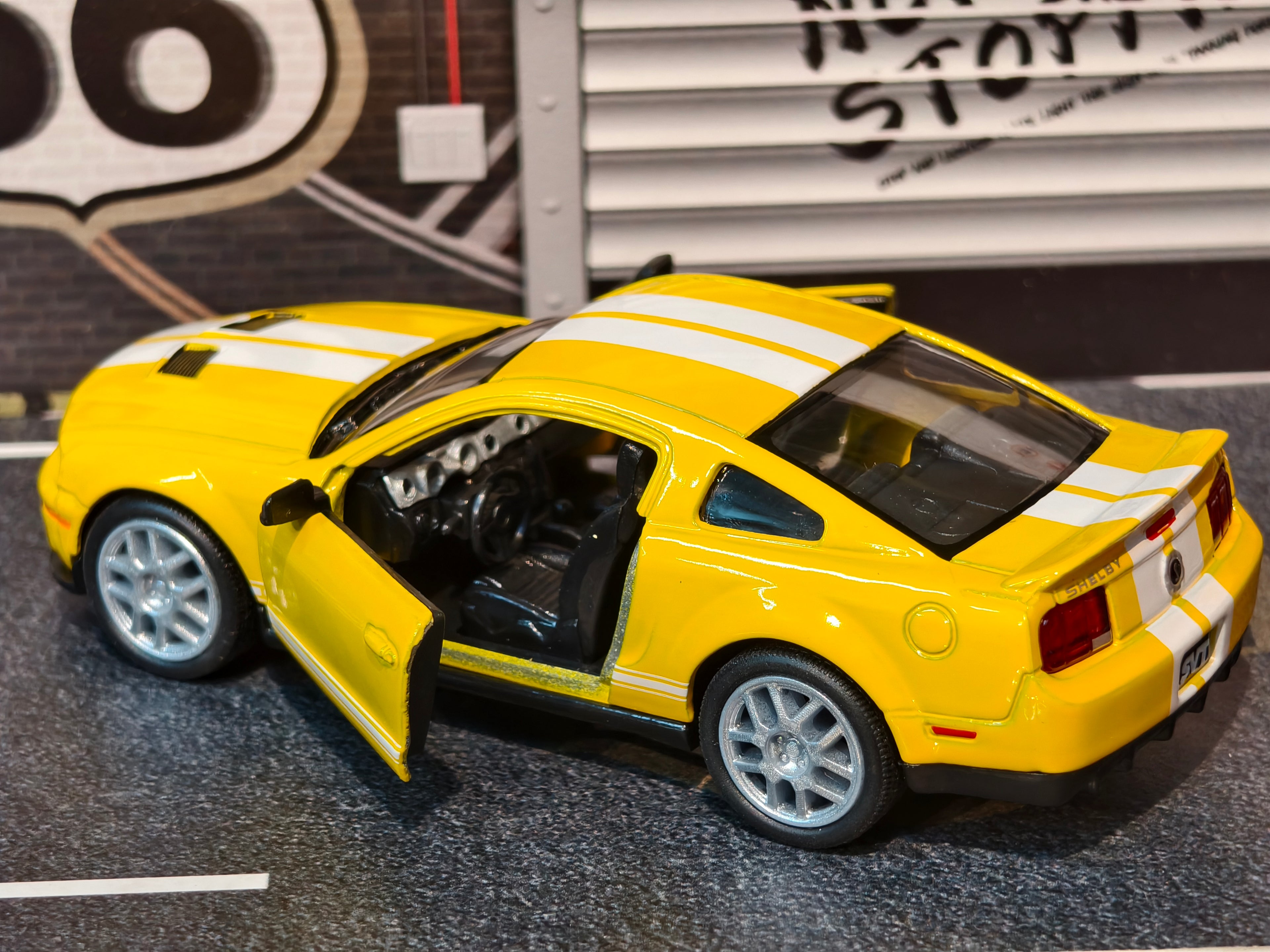 Kinsmart Official Licensed 2007 Shelby GT500 1:38 Scale