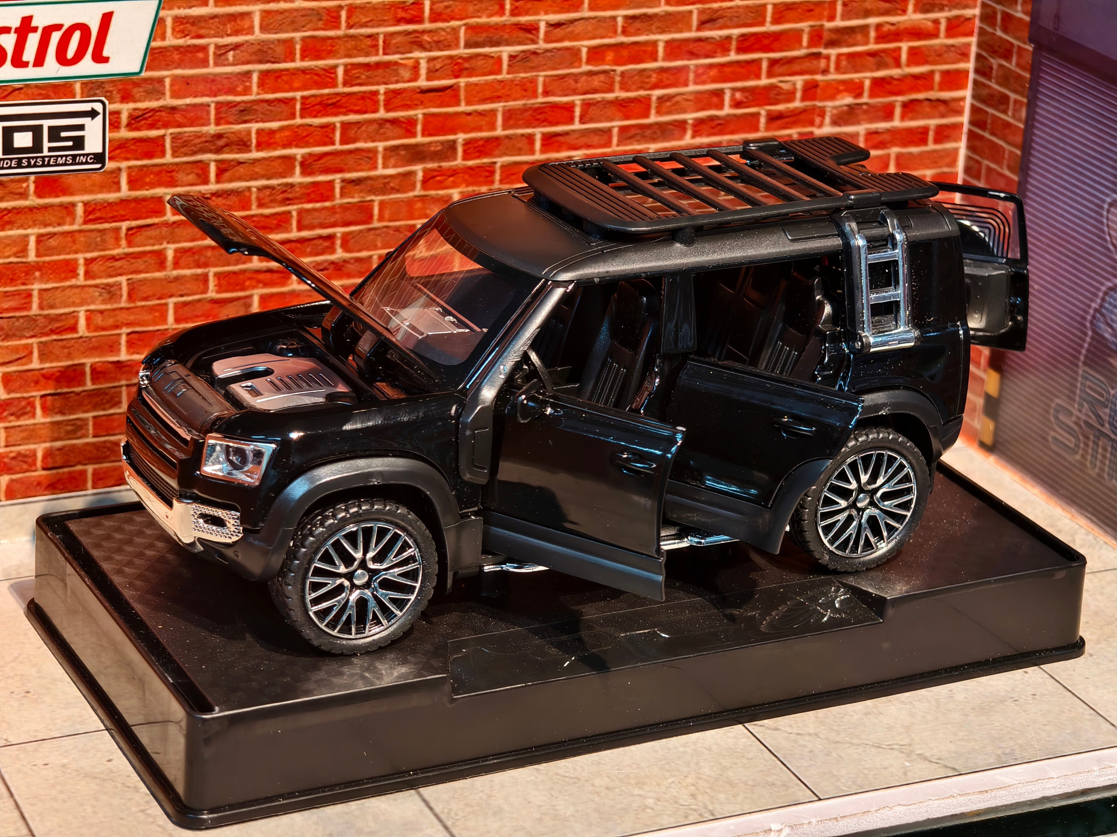 Land Rover Defender 110 1:32 Scale