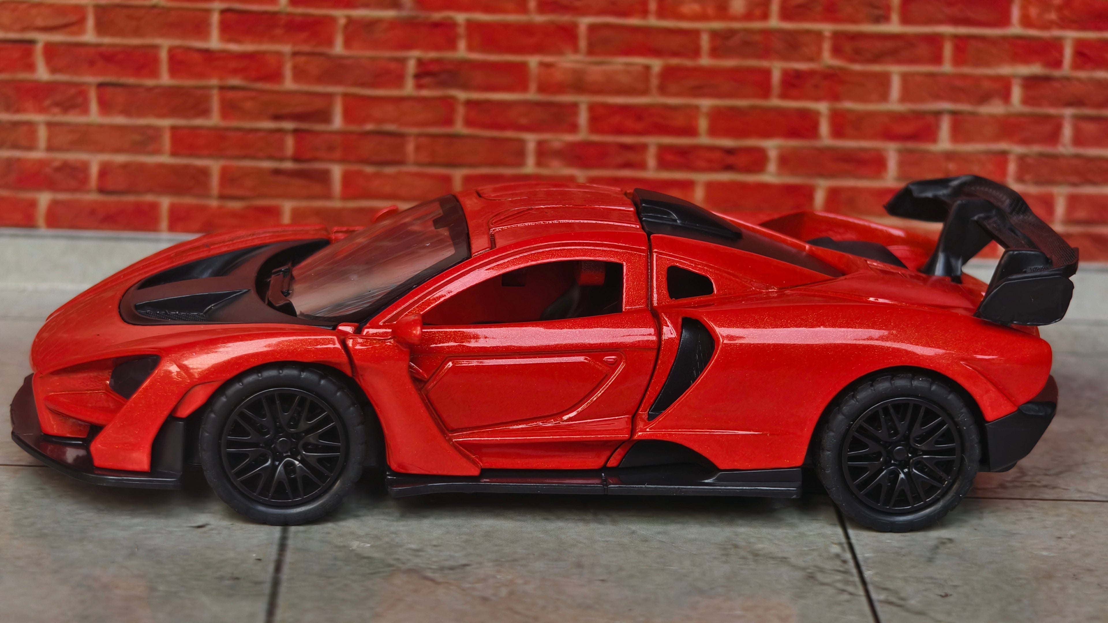 McLaren Senna 1:36 Scale