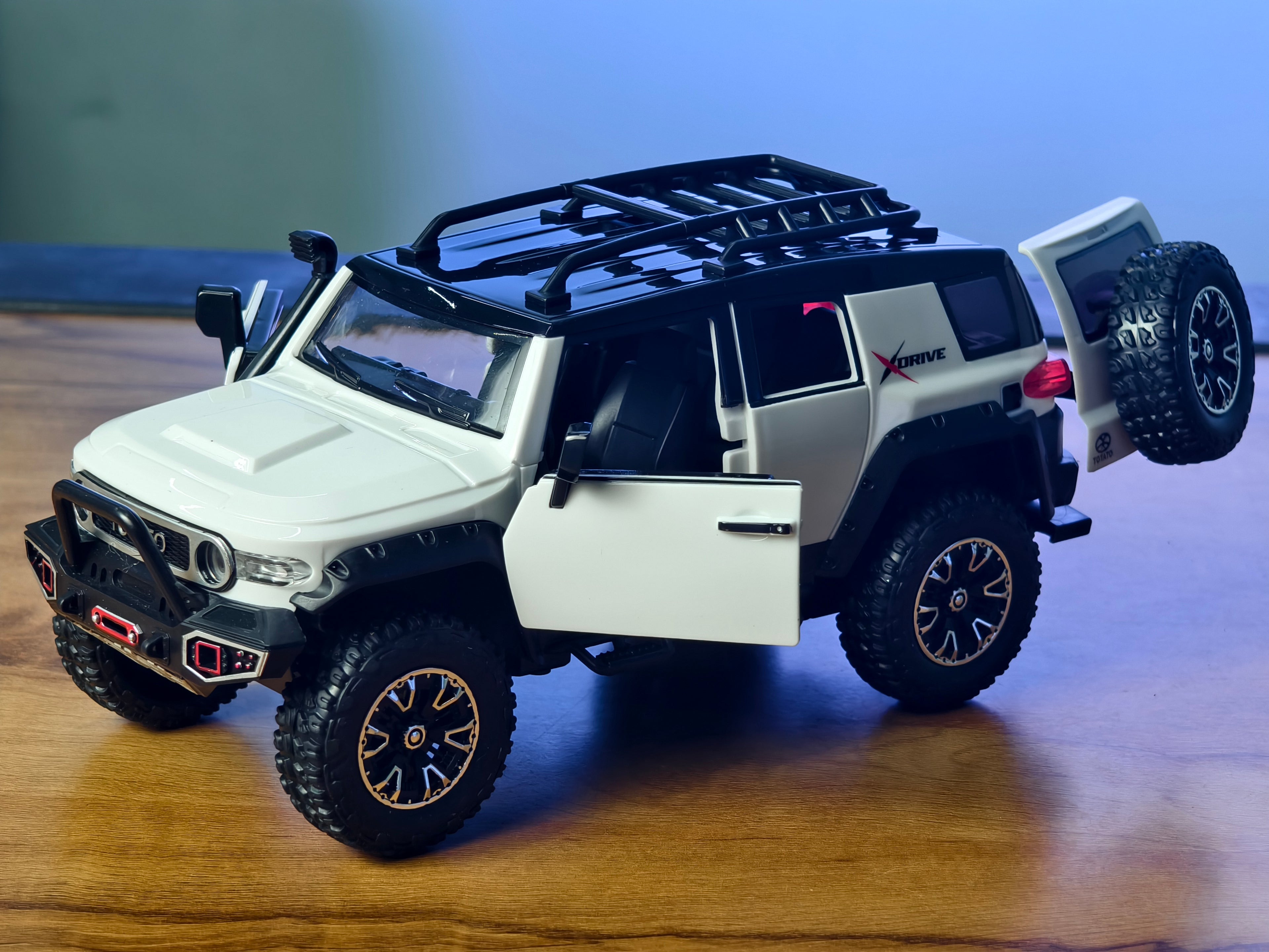 Toyota FJ Cruiser 1:24 Scale Premium Detailing
