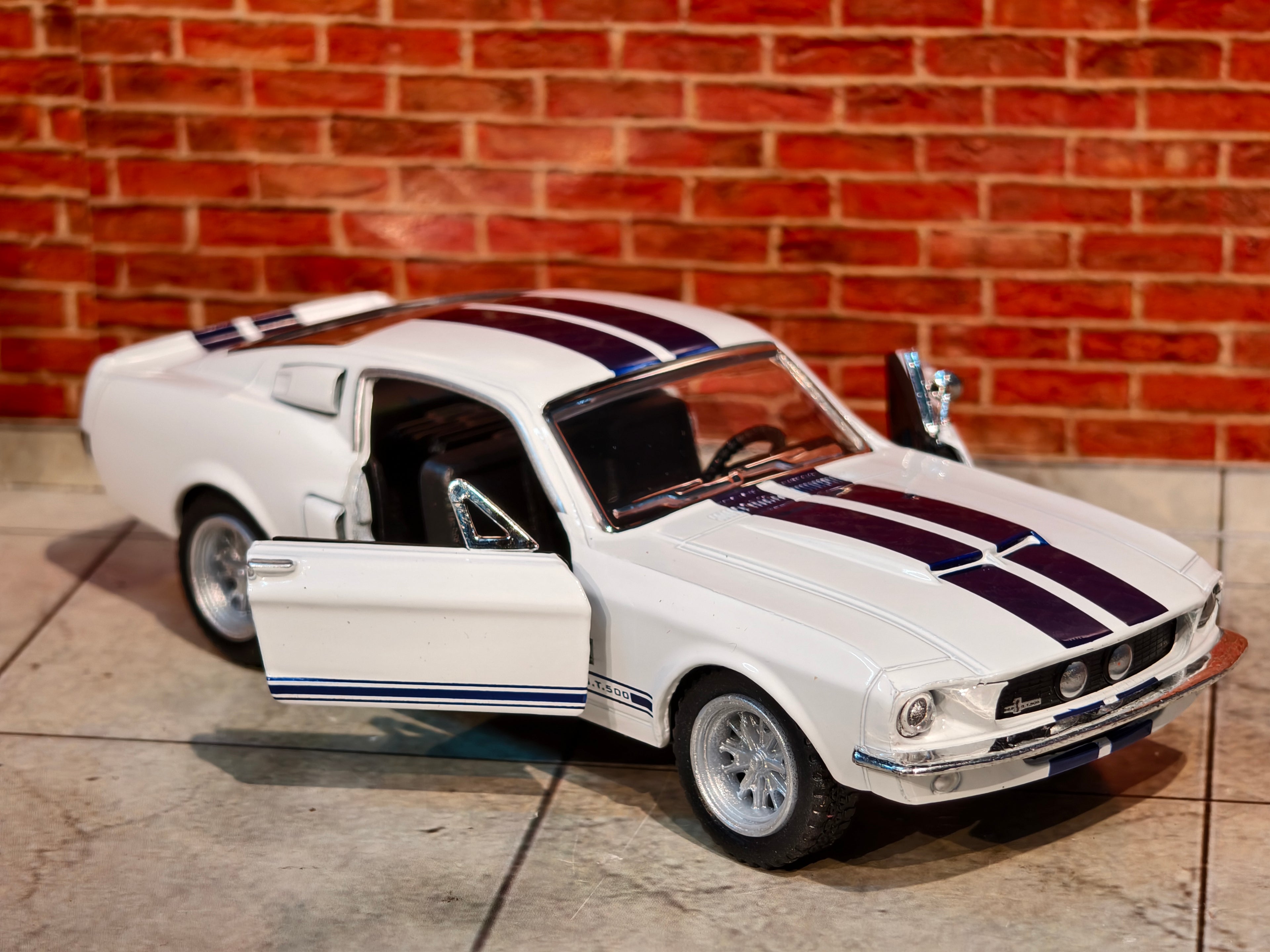 Kinsmart Official Licensed 1967 Shelby GT-500 1:38 Scale
