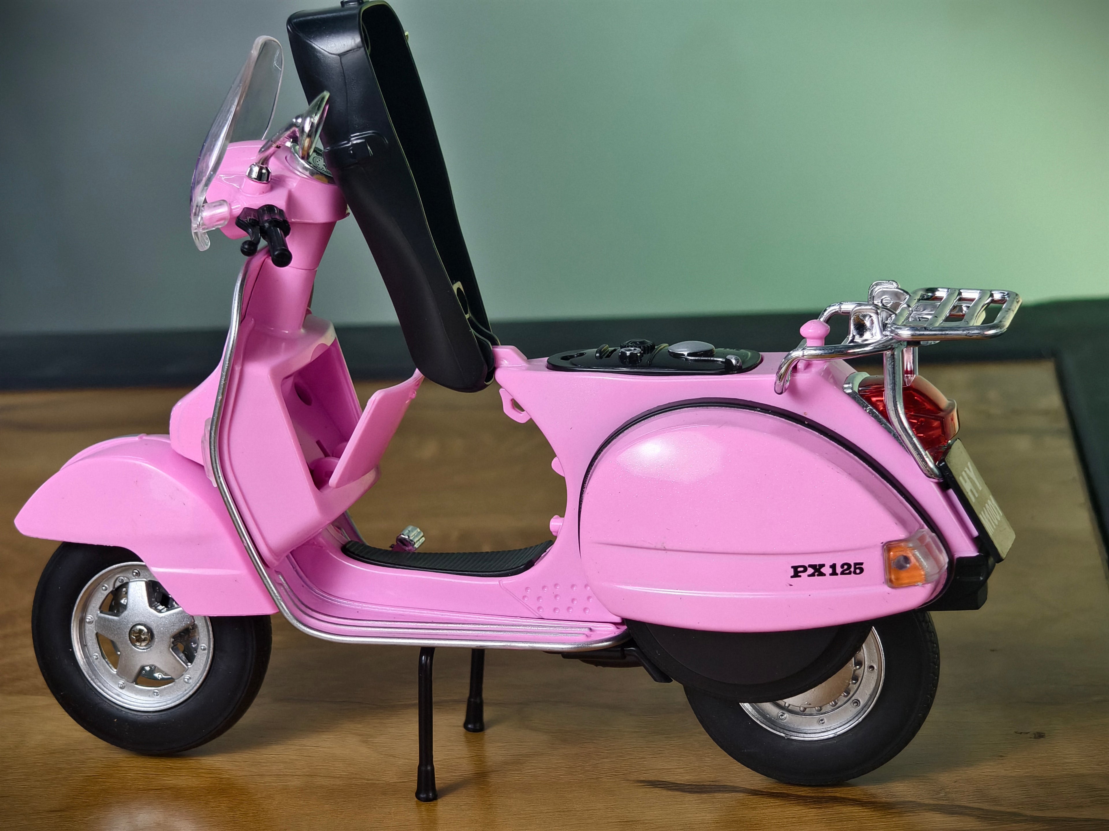 Vespa PX 150 1:10 Scale Premium Detailed Model with Openable Parts