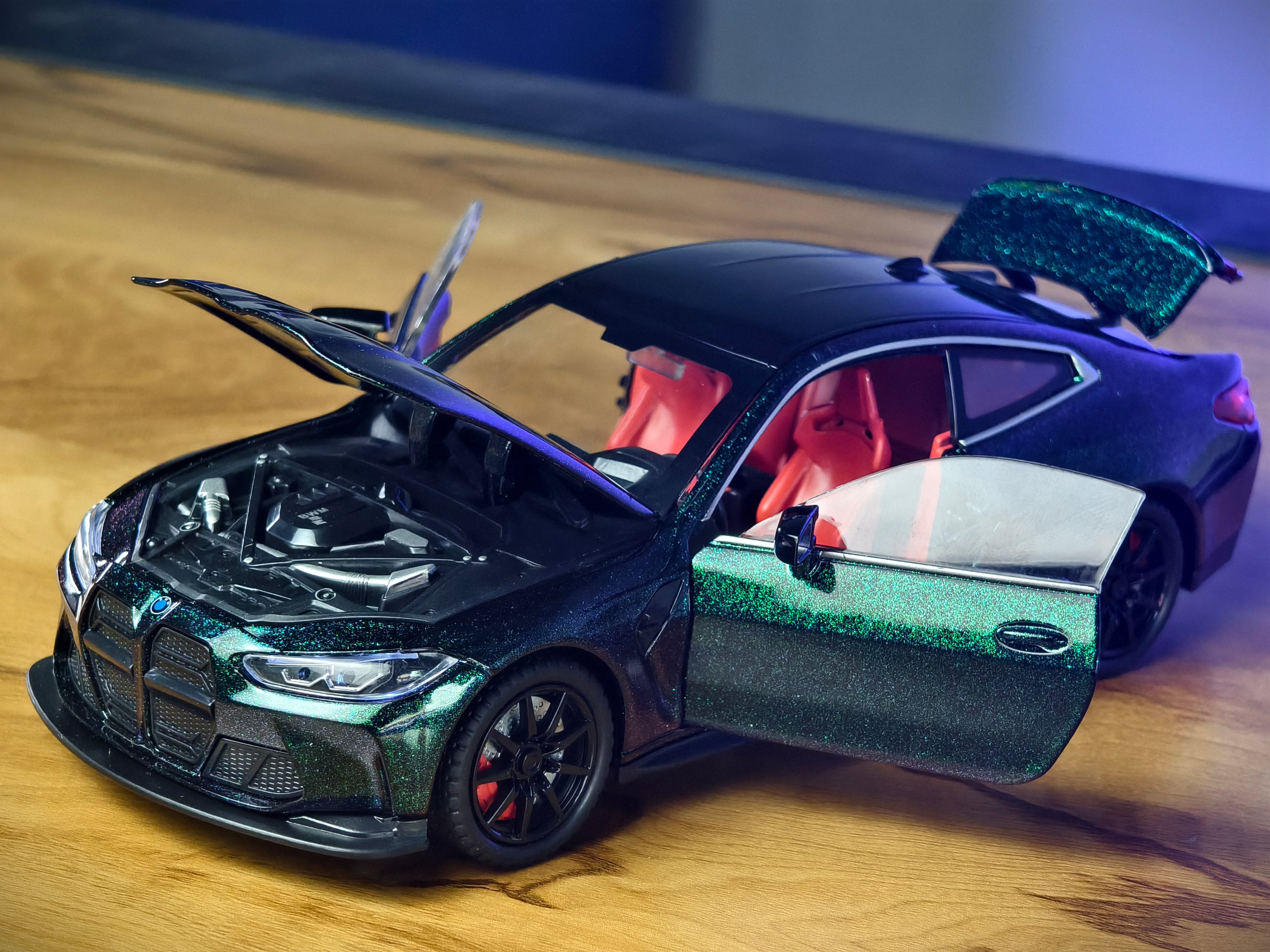 BMW M4 1:24 Scale Dual Tone Premium Detailing