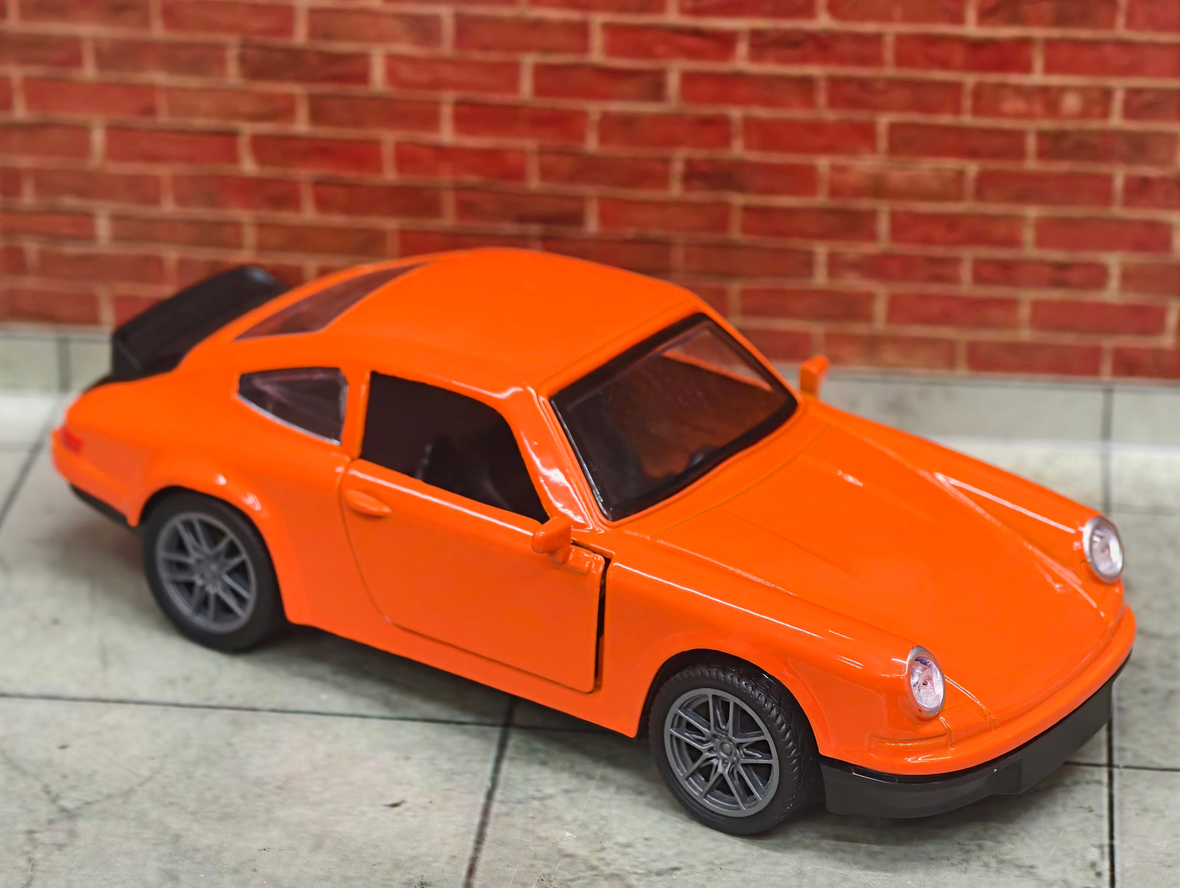 Classic Porsche 911 Turbo 1:36 Scale