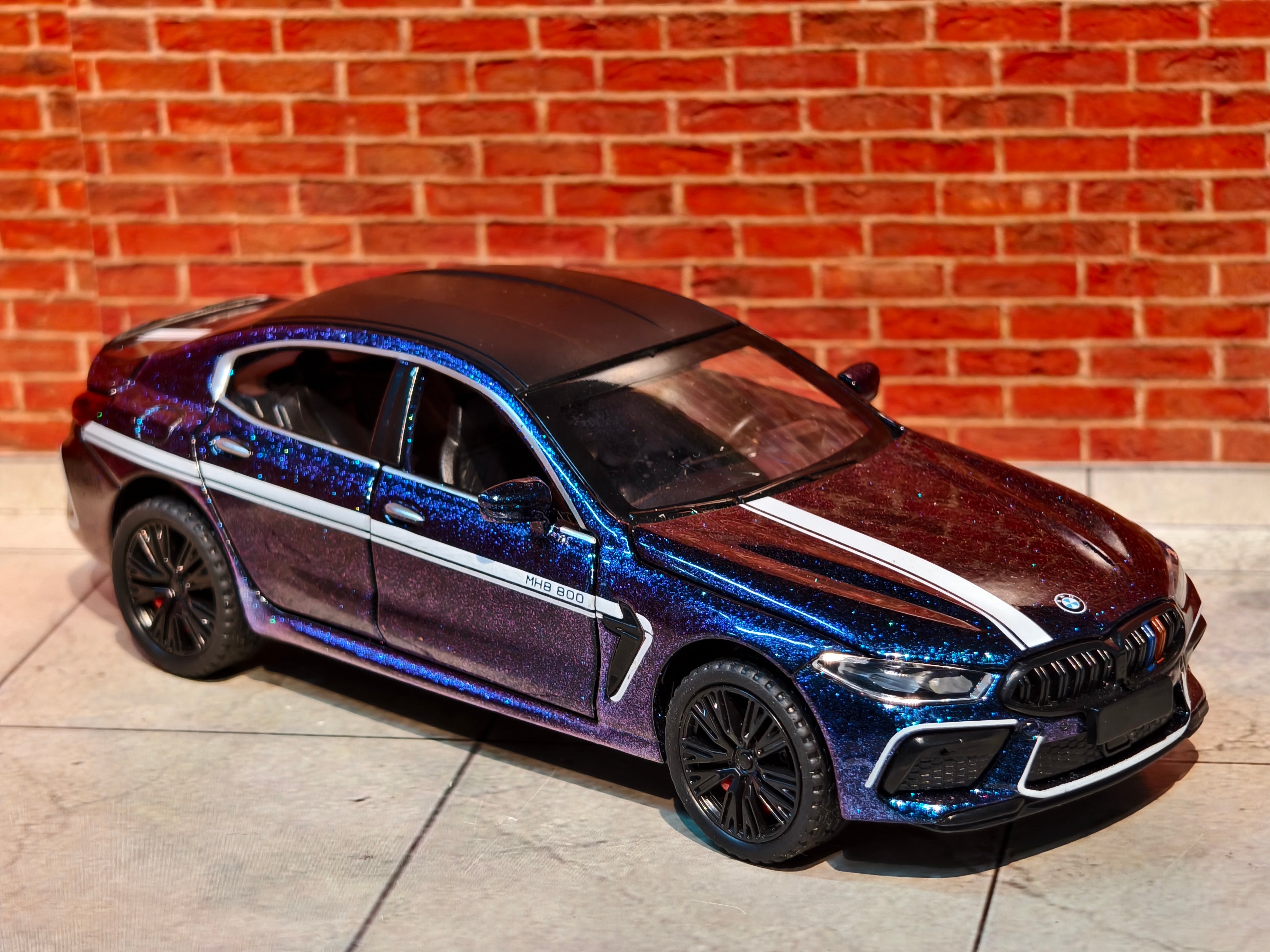 BMW M8 1:32 Scale Premium Detailing