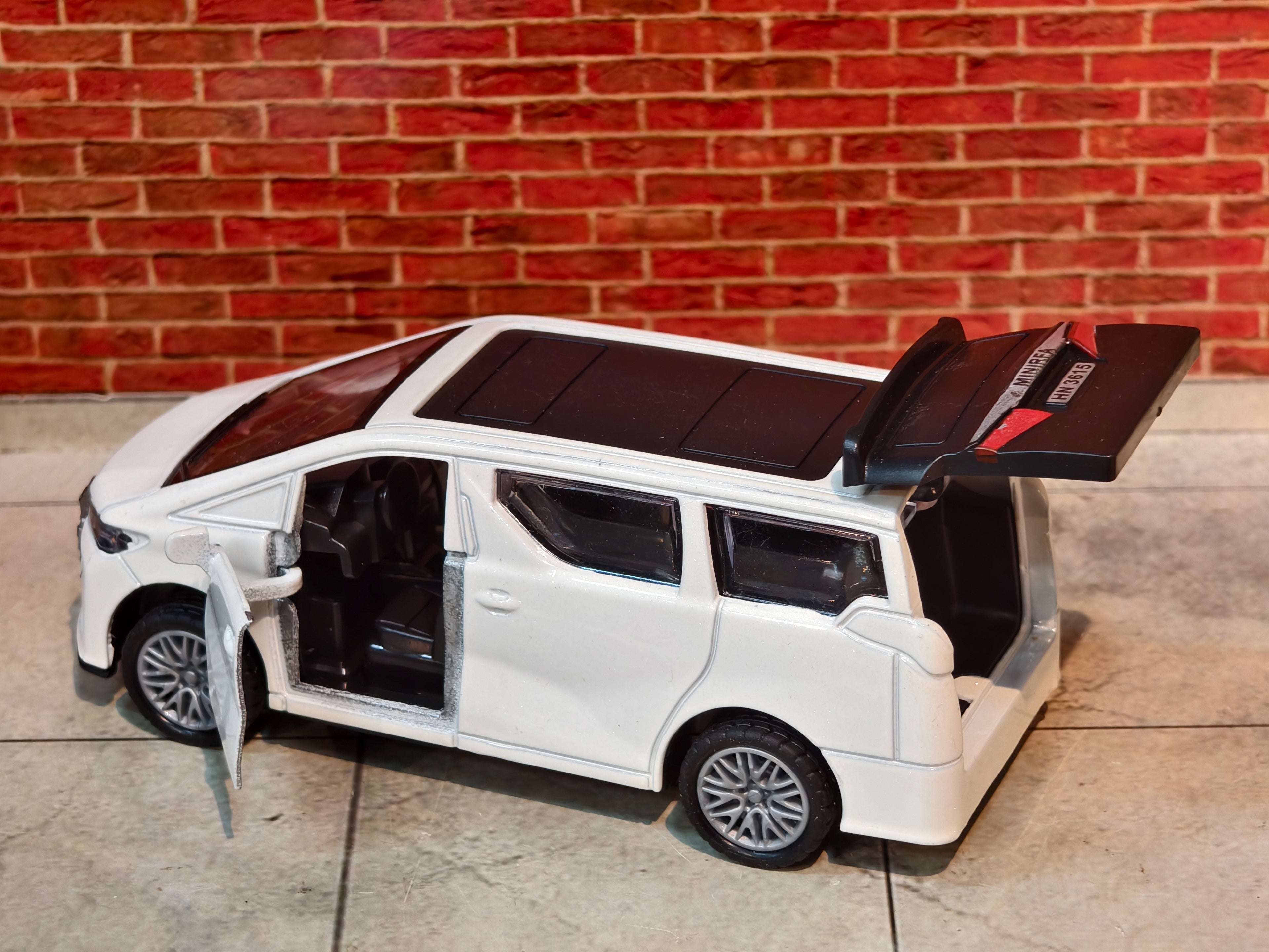 Toyota Vellfire 1:36 Scale with light Sound Simulation