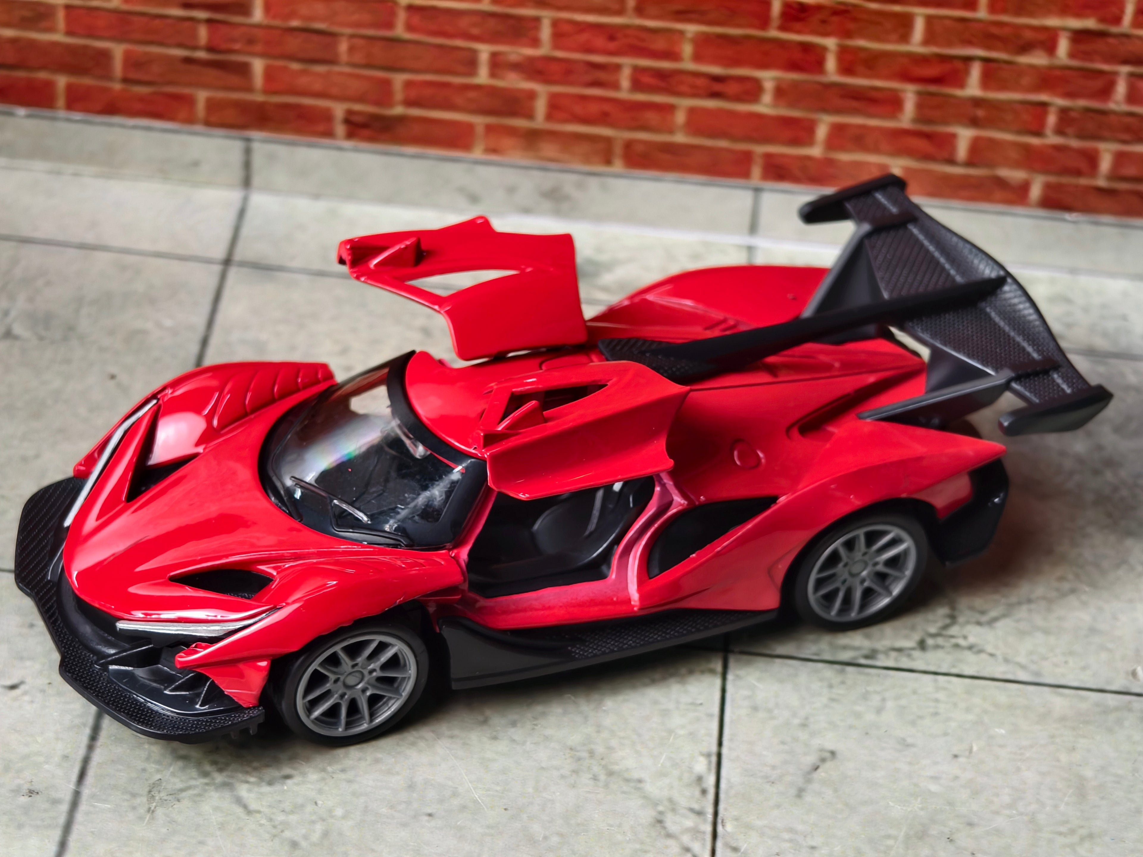 Apollo Intensa Emozione (IE) Hyper Car 1:43 Scale