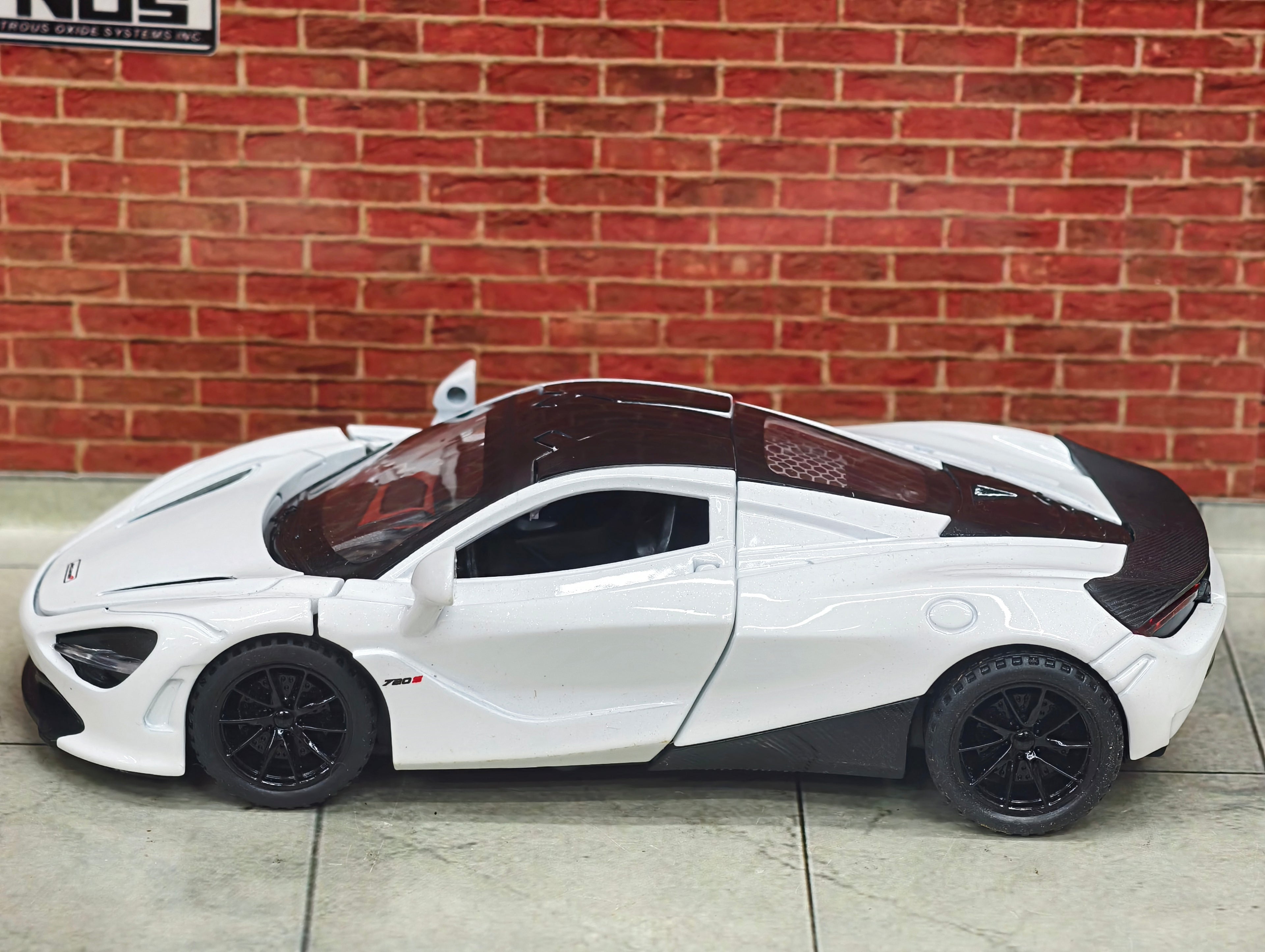 McLaren 720S 1:32 Scale Premium Detailing