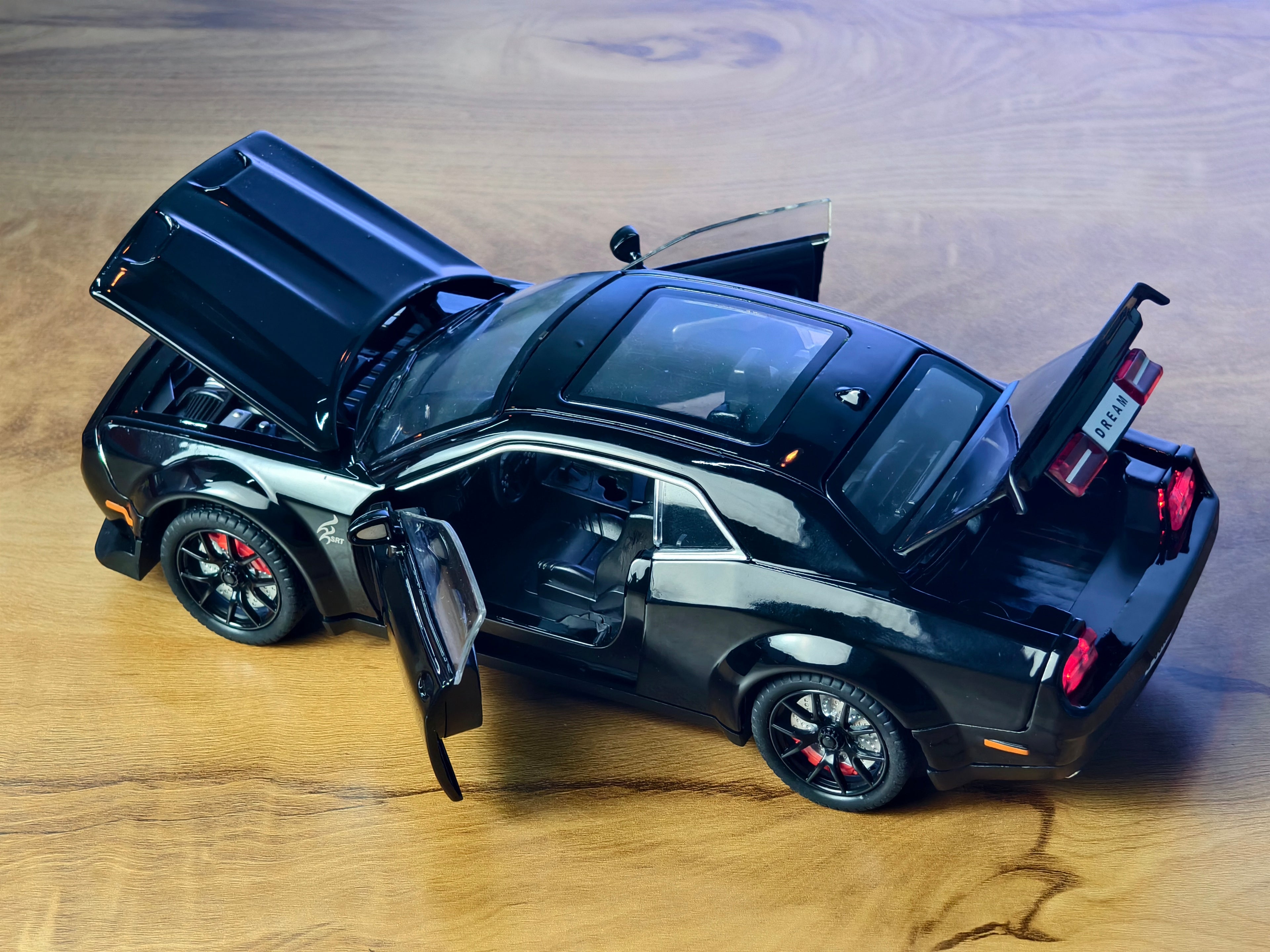 Dodge Challenger SRT 1:24 Scale