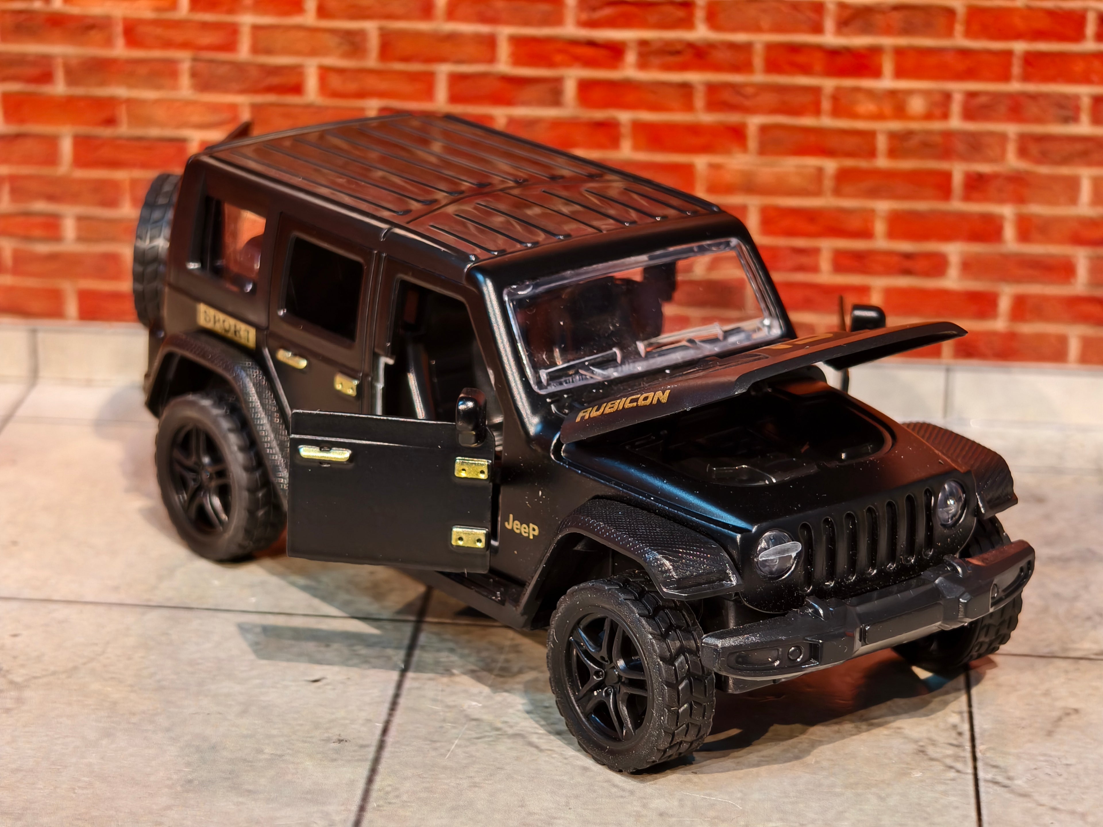Jeep Wrangler Rubicon 4 Doors Openable 1:36 Scale with Light and Sound