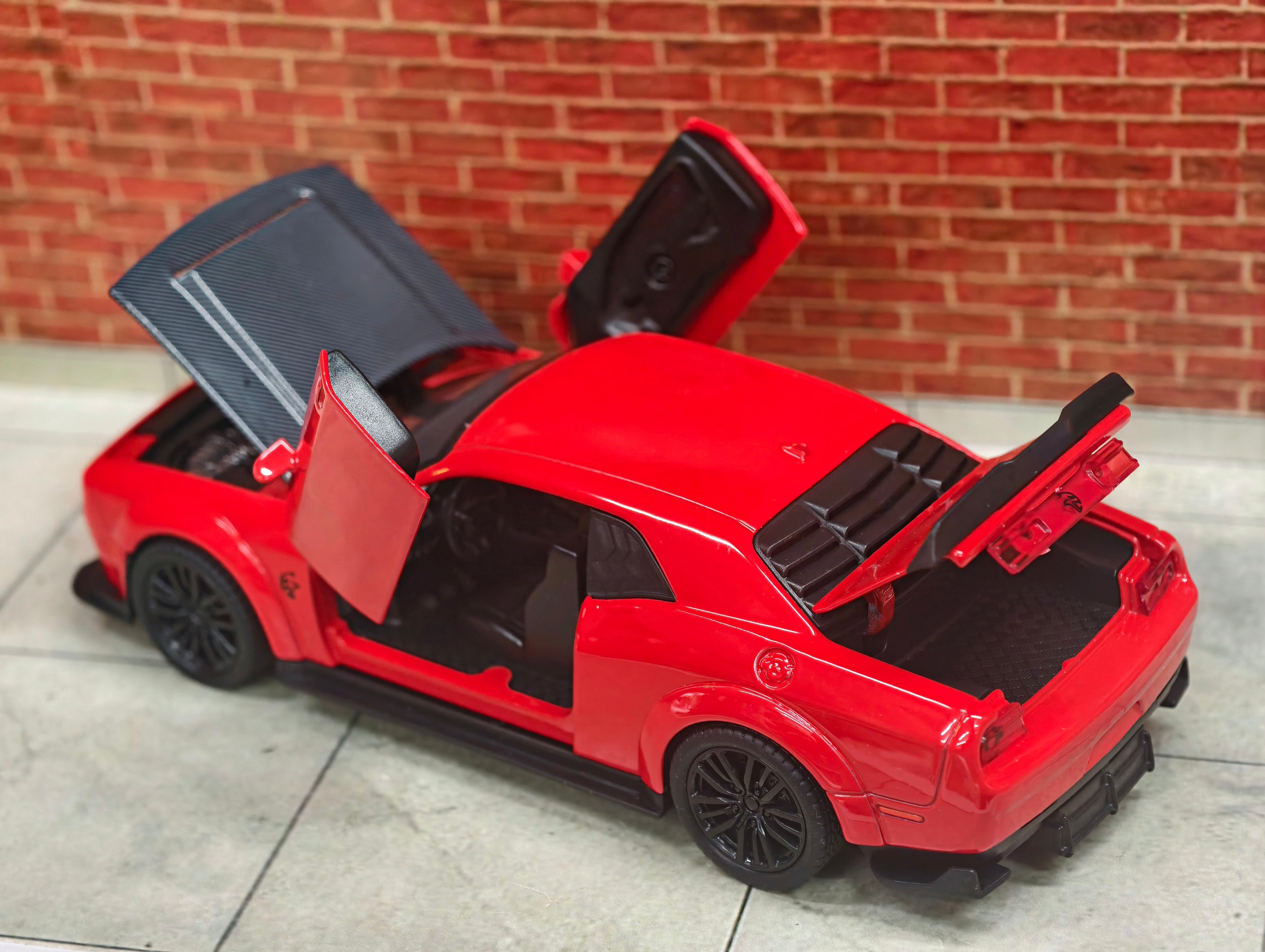 Dodge Challenger SRT 1:32 Scale