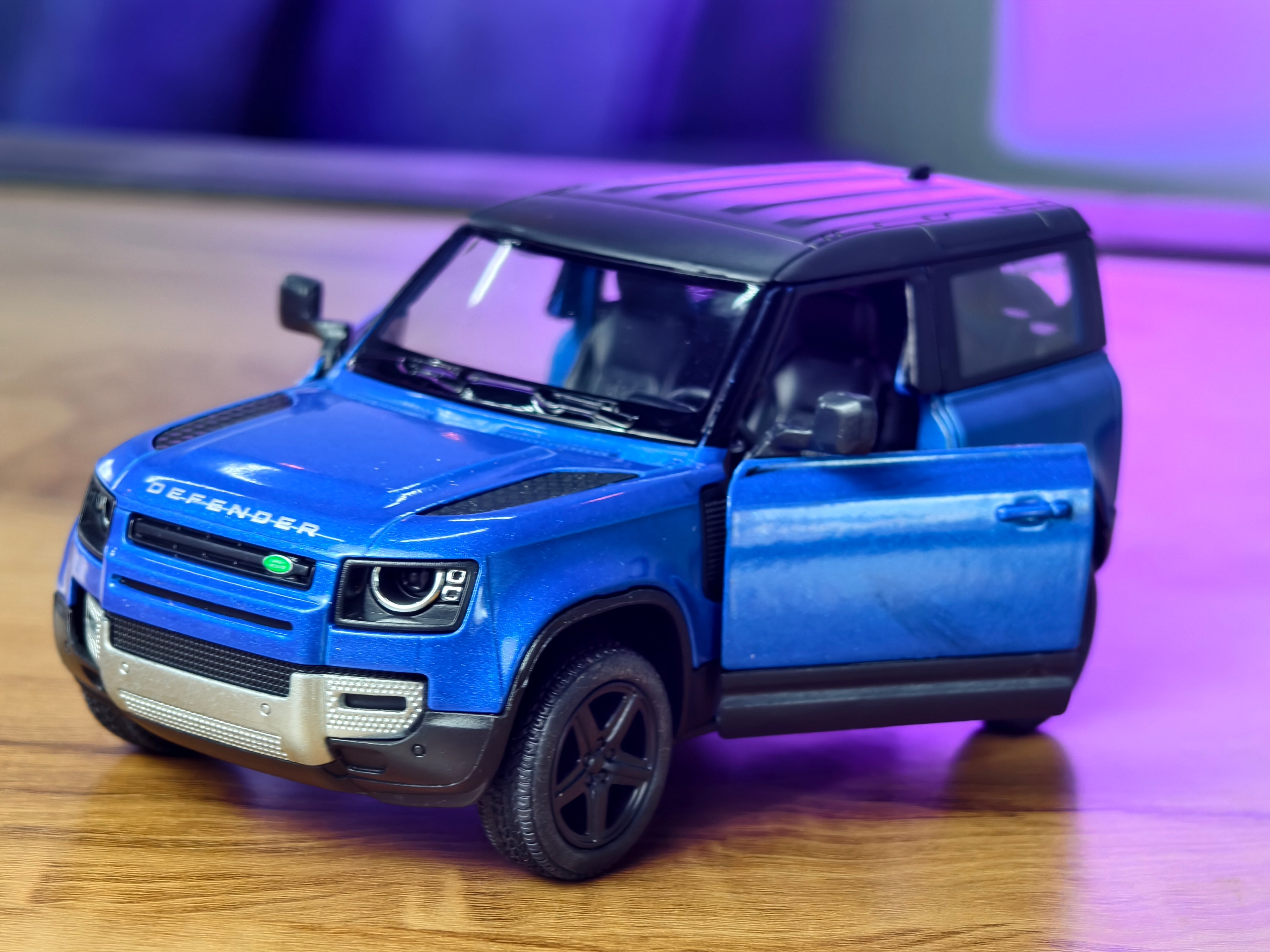 Kinsmart Official Licensed Land Rover Defender 90 – 1:36 Scale Off-Road Diecast