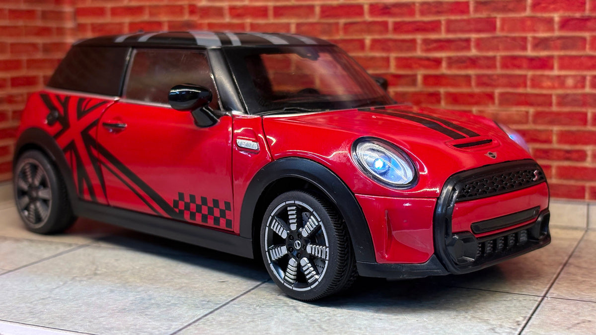 QY Official Licensed Mini Cooper S 1:24 Scale Premium Detailing