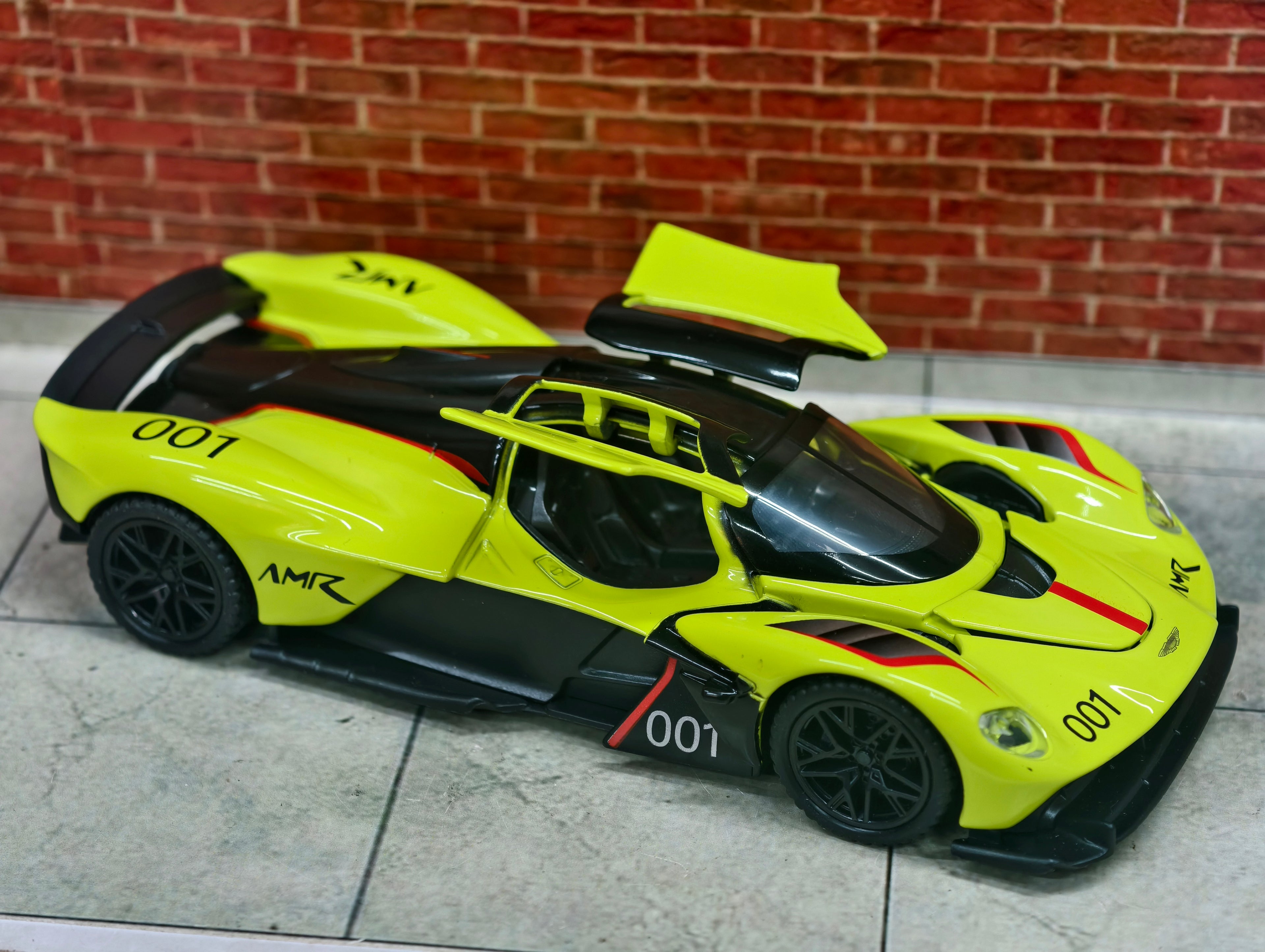 Aston Martin Valkyrie AMR Pro 1:32 Scale