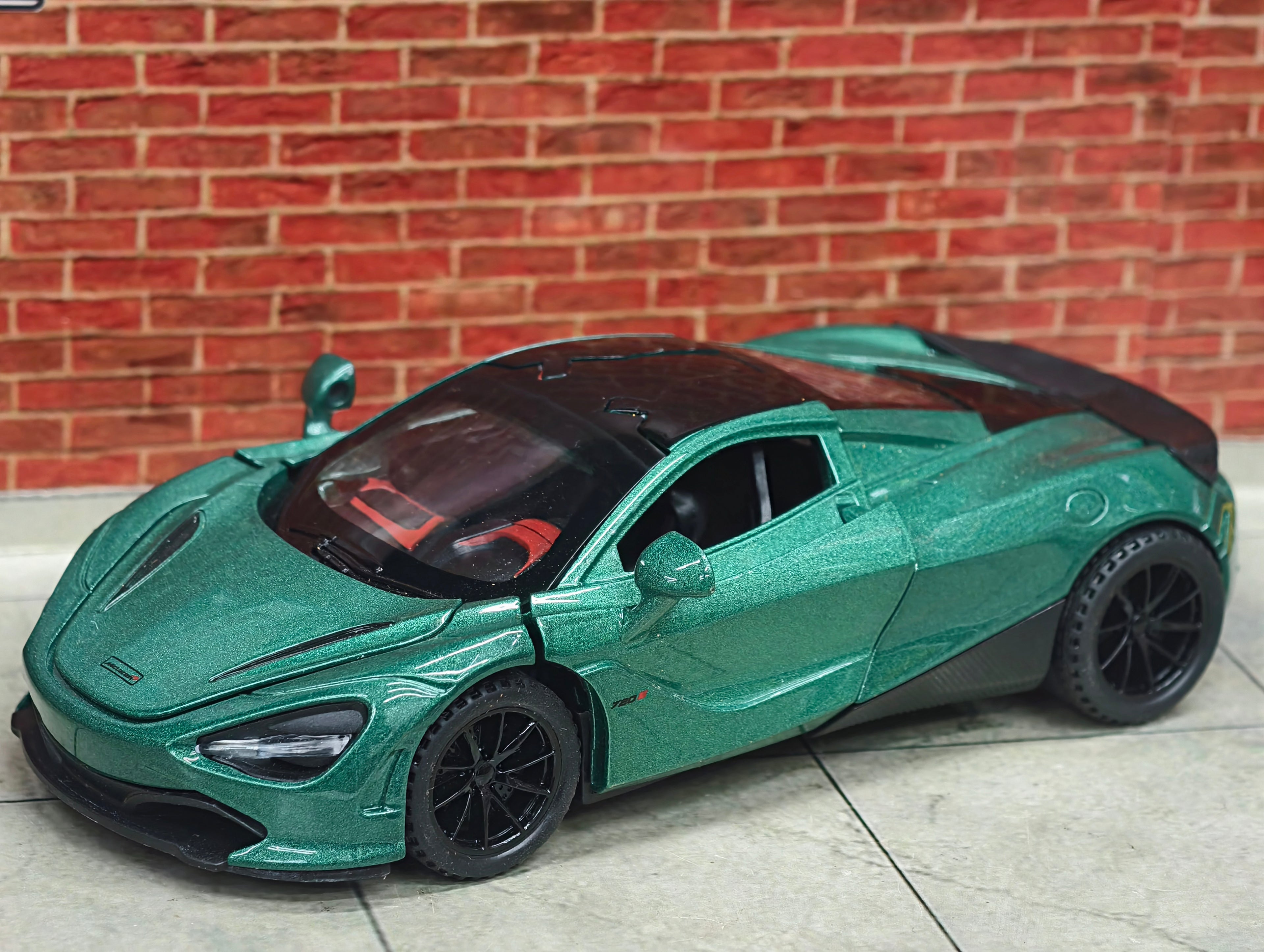 McLaren 720S 1:32 Scale Premium Detailing