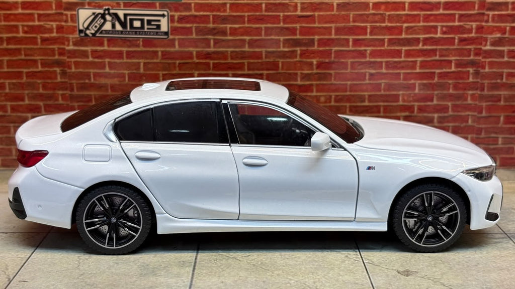 QY Official Licensed BMW 3 Series  LCI 1:24 Scale Premium Detailing