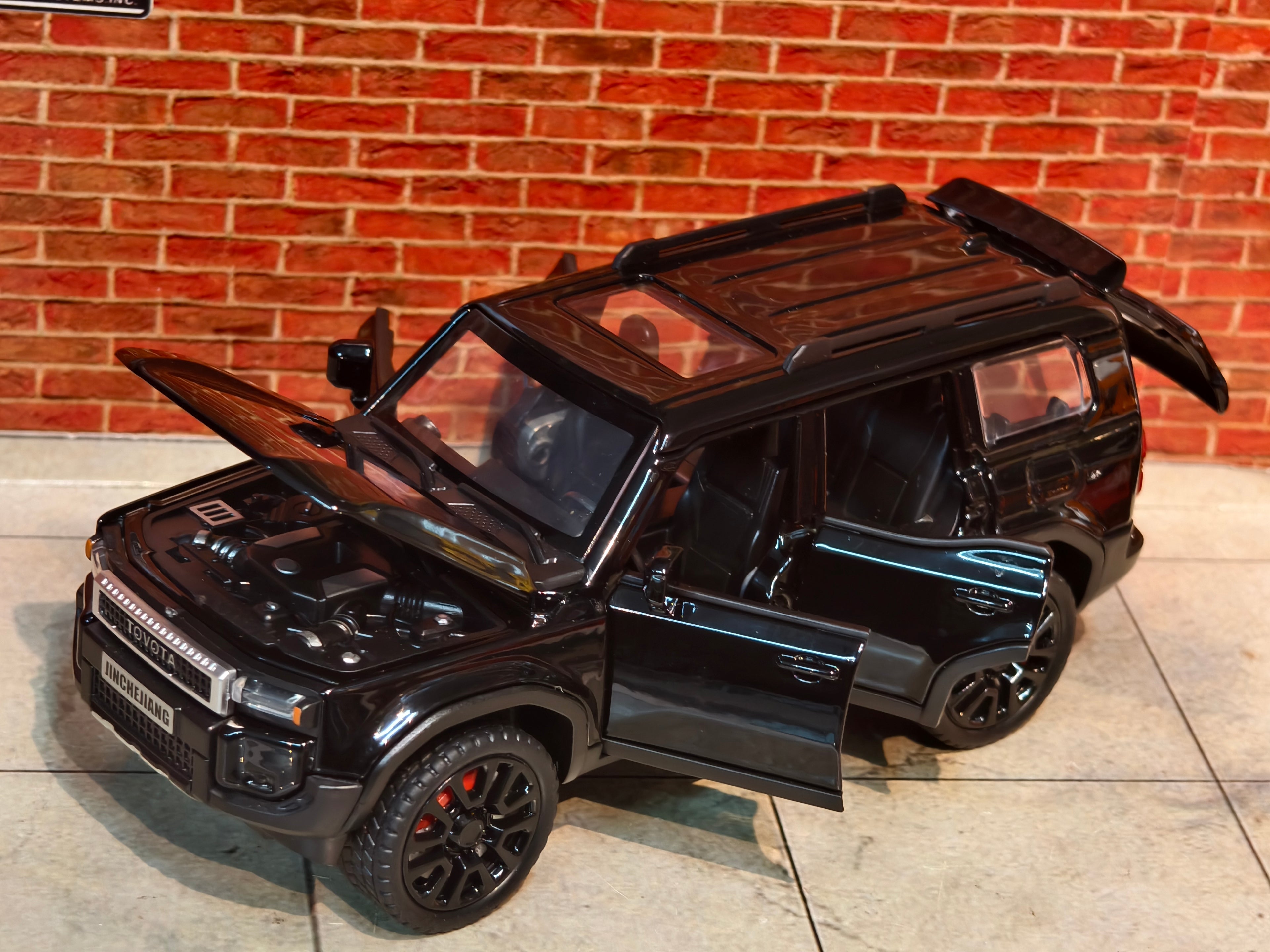 Toyota Land Cruiser Prado 1:32 Scale Premium Detailing