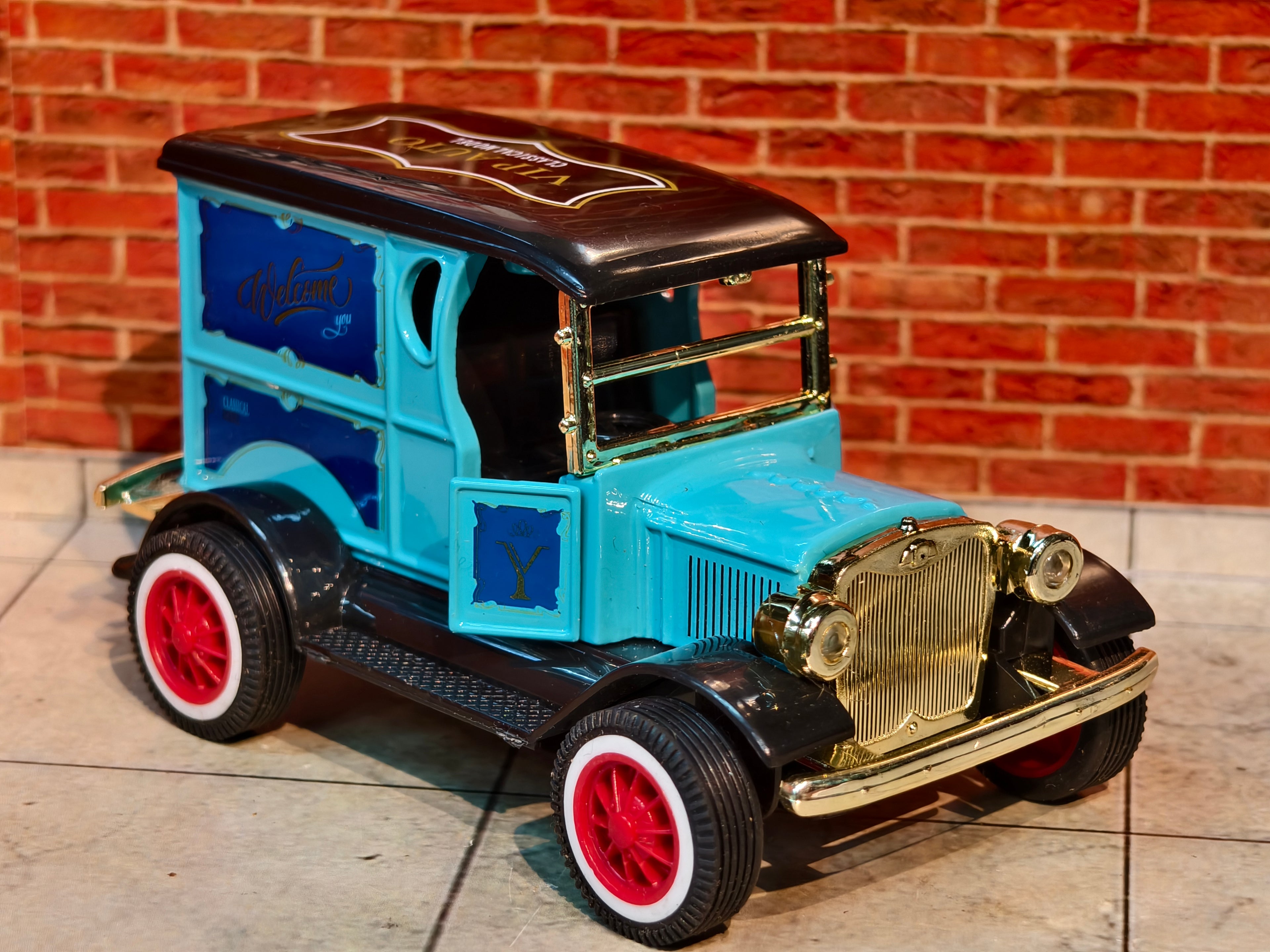 Vintage Ford Model T Delivery Van Diecast 1:36 Scale Model Car – Classic Retro Collectible