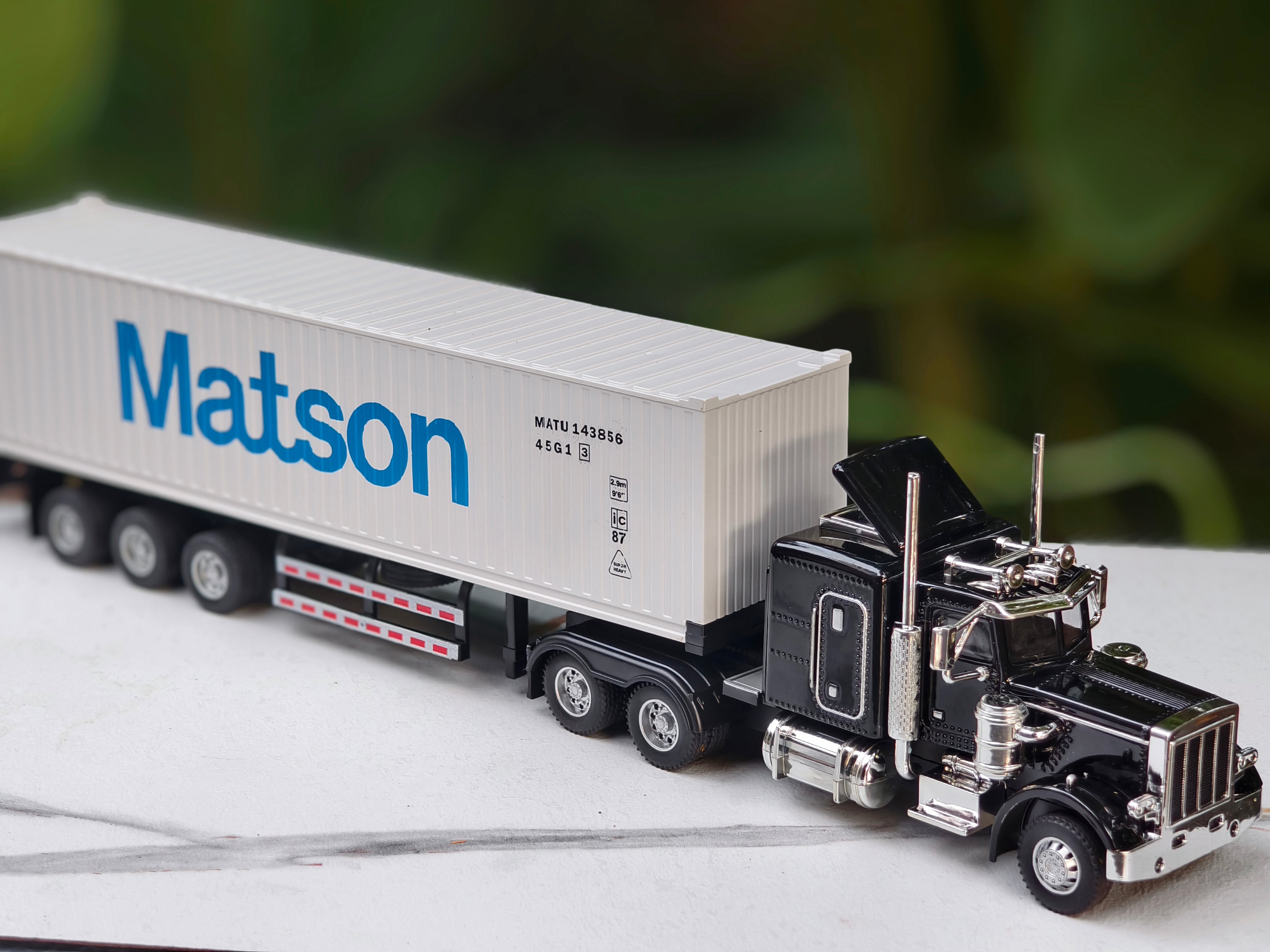 Kenworth W900 Classic American semi-truck (tractor-trailer) Big Size