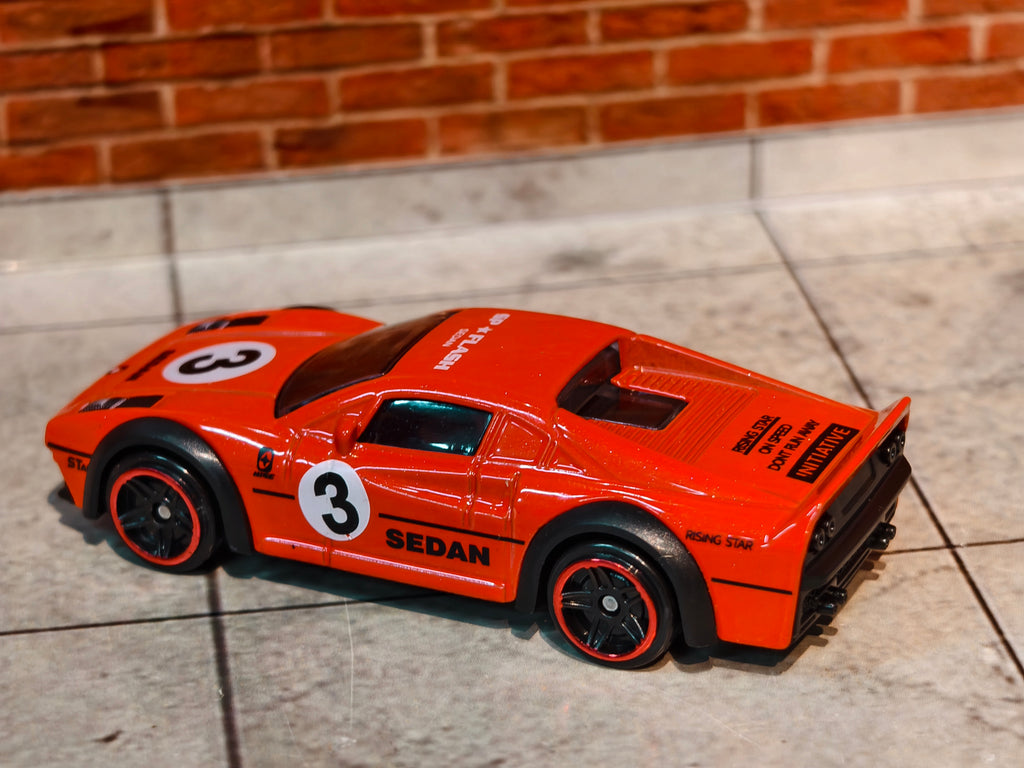 Ferrari F40 1:64 in Acrylic Box
