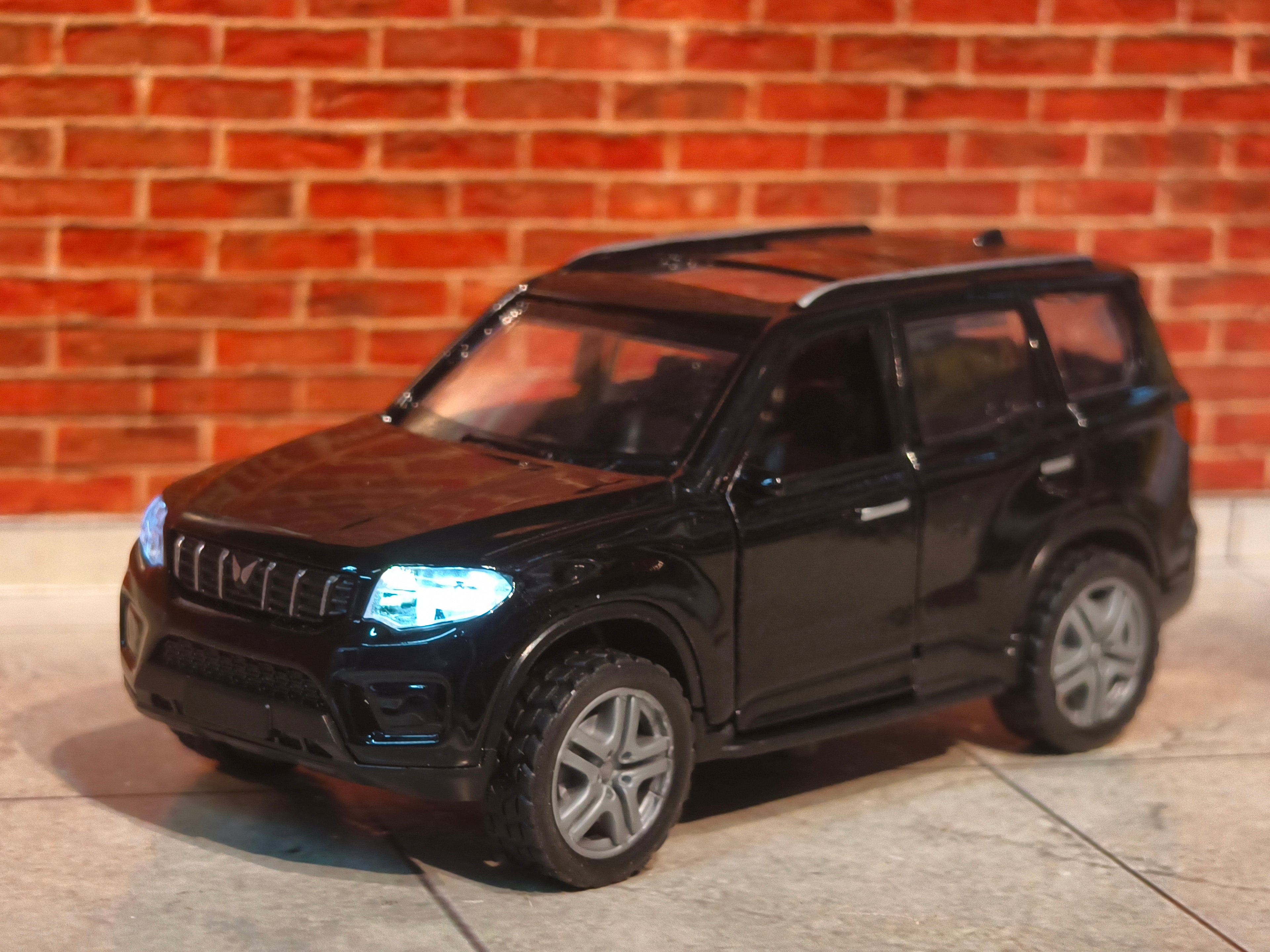 Mahindra Scorpio Classic S11 2022 Facelift 1:36 Scale