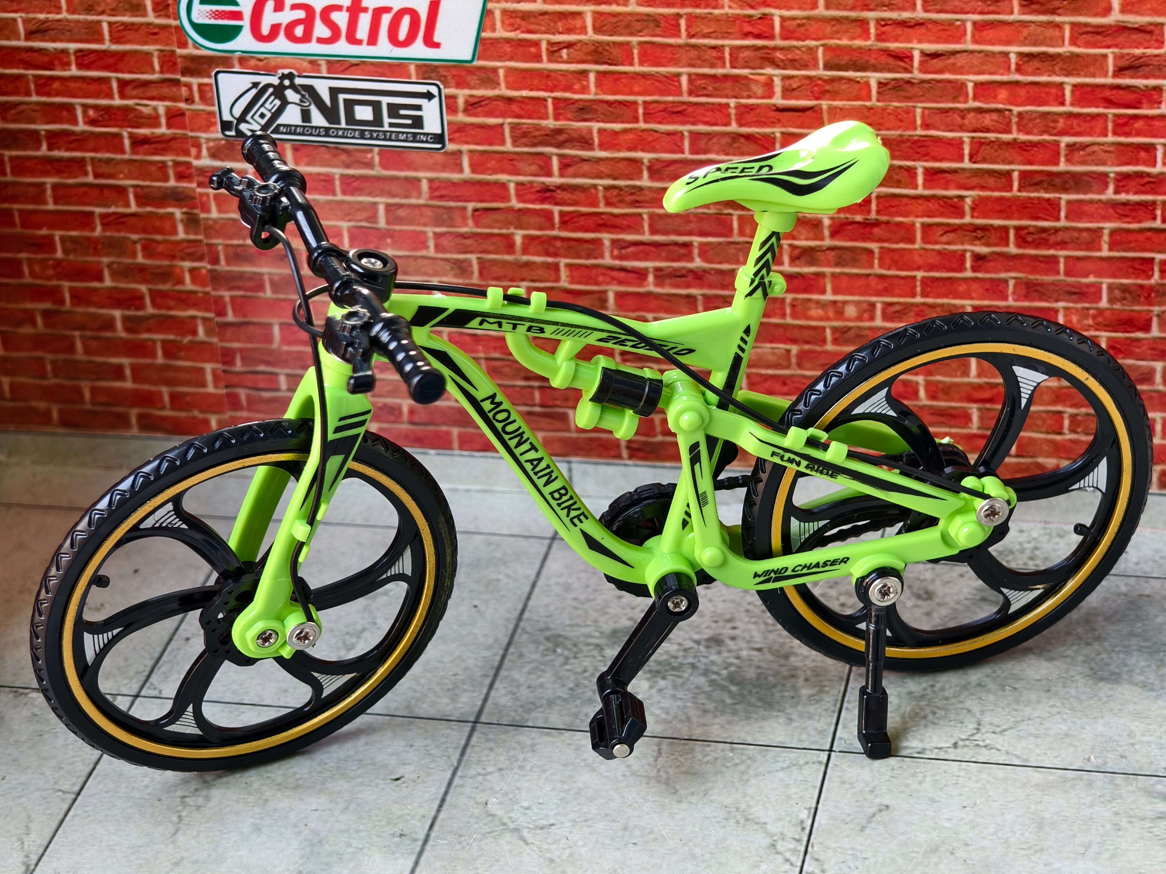 Mountain Bike 1:8 Scale