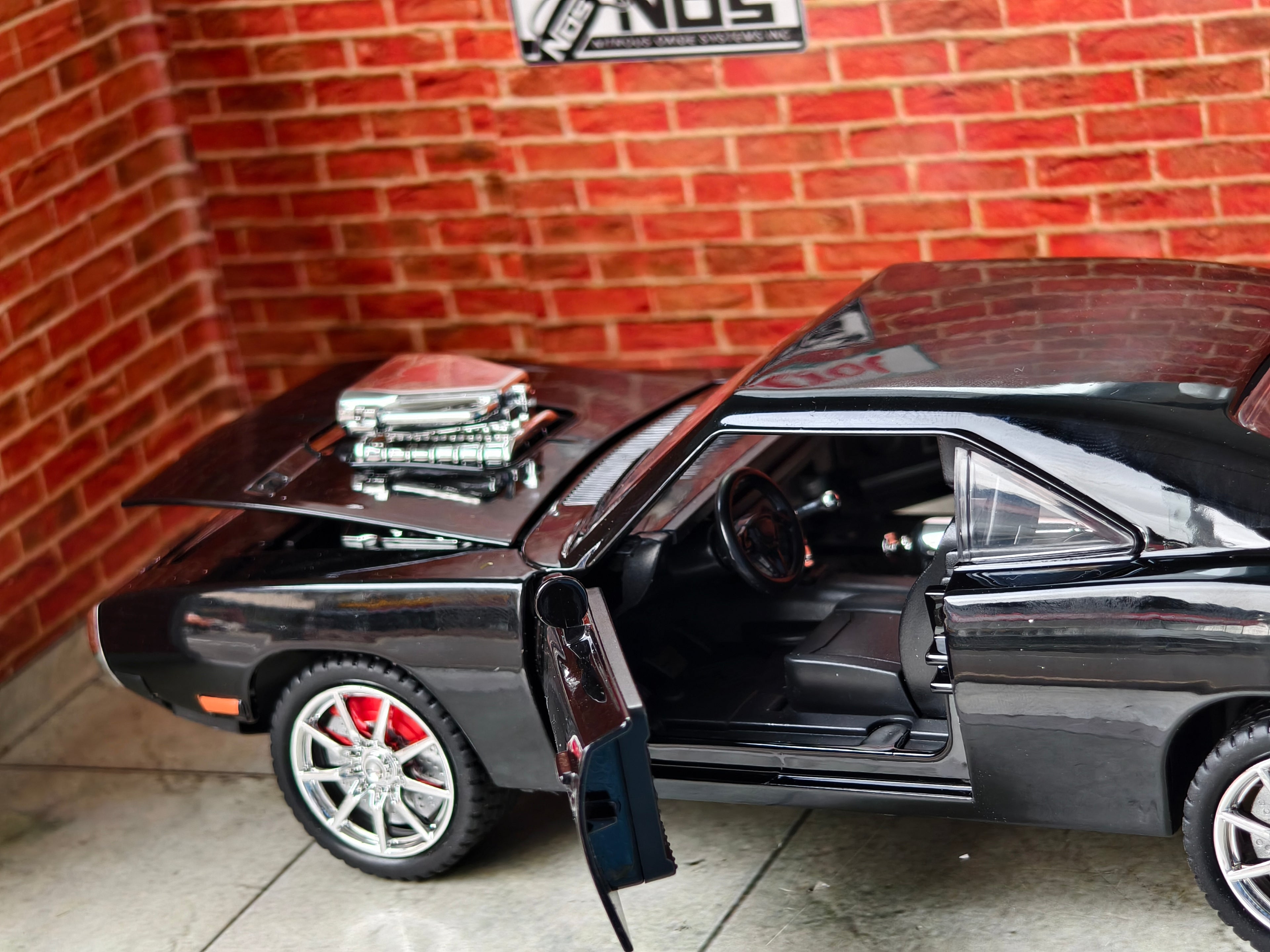 Dodge Charger 1:24 Scale Premium Detailing