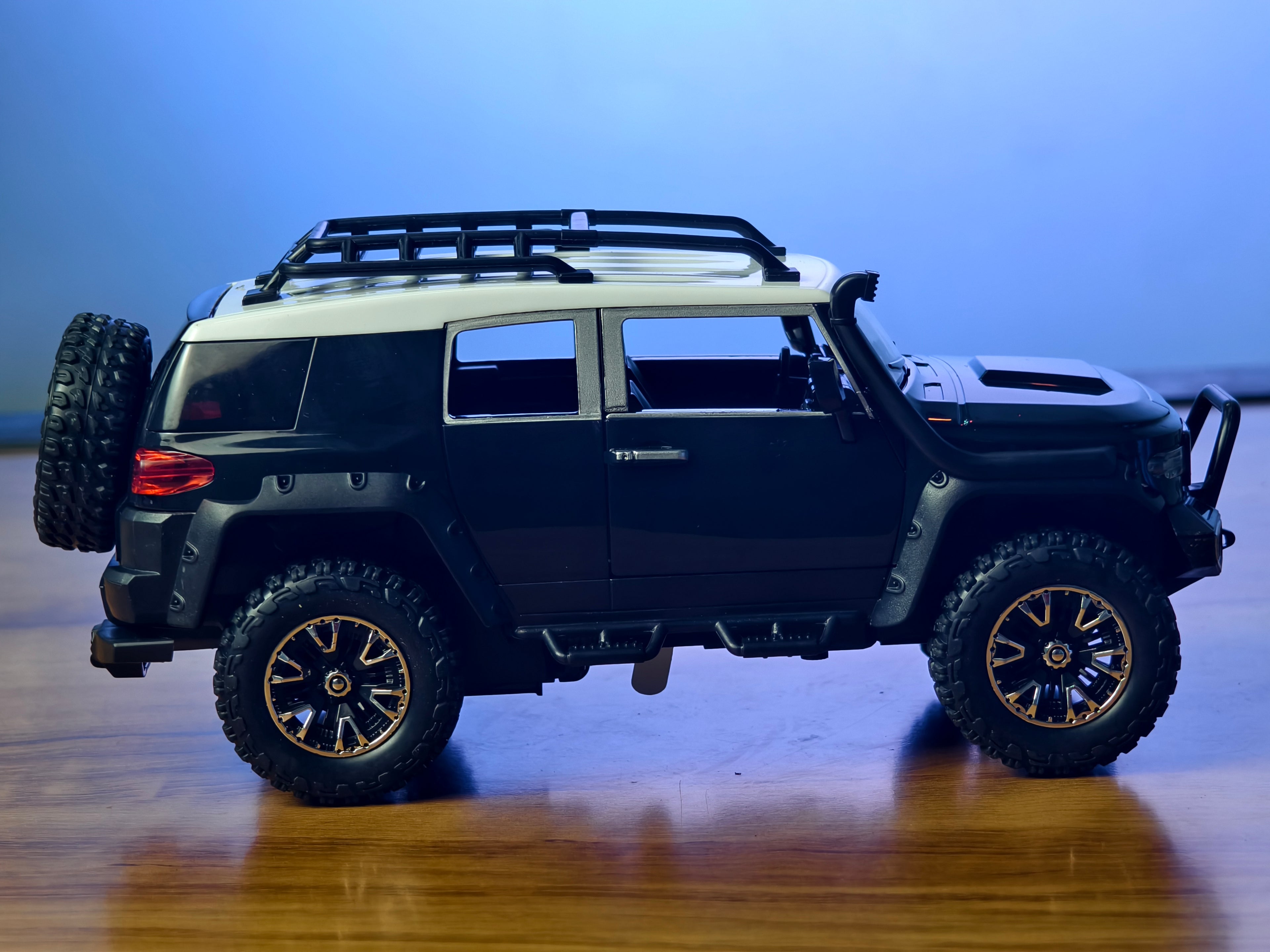 Toyota FJ Cruiser 1:24 Scale Premium Detailing