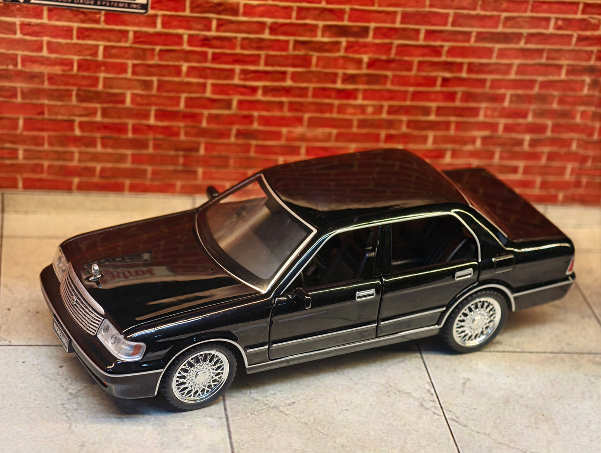 Toyota Crown VIP Edition (1:32 Scale)